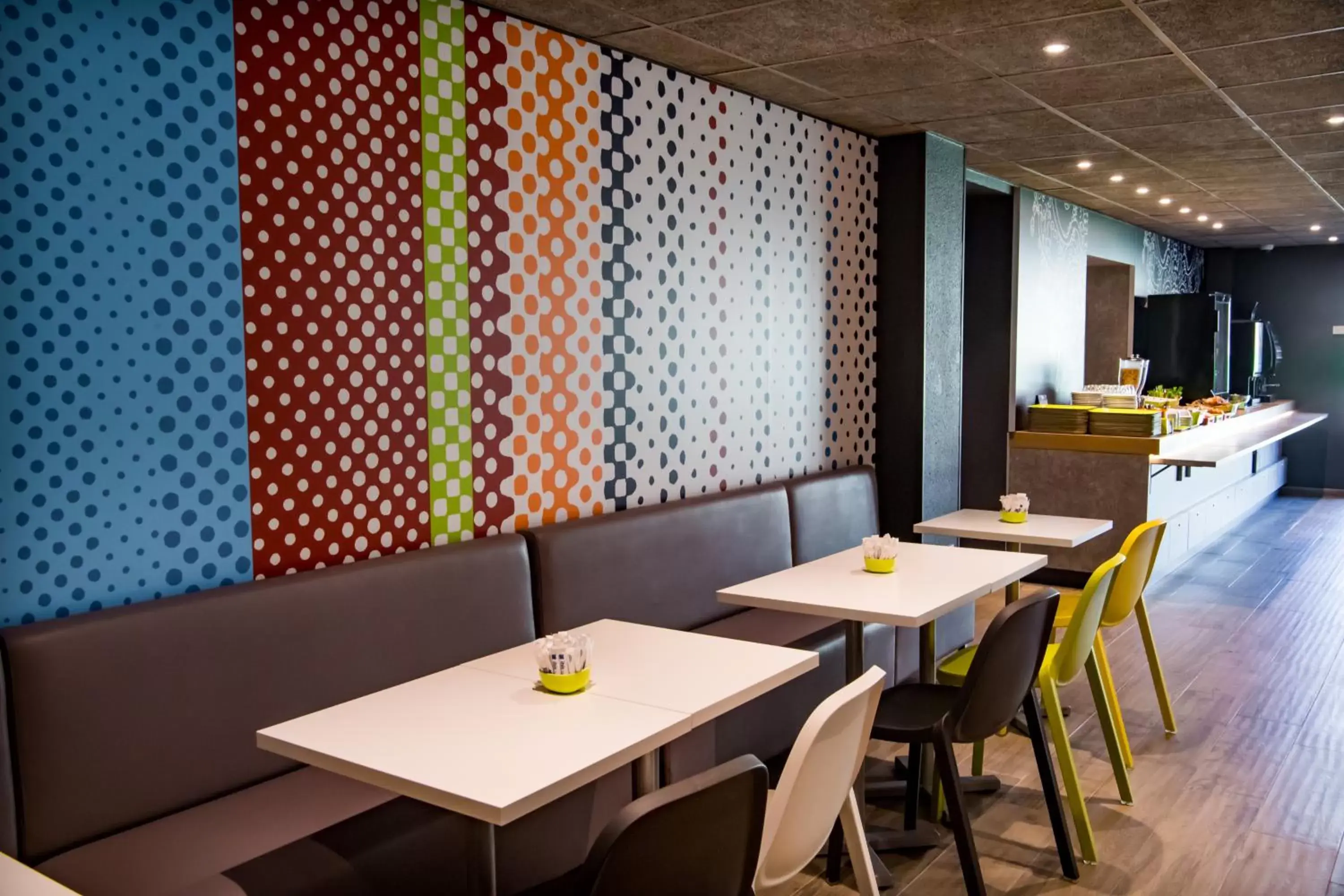 Lounge or bar, Restaurant/Places to Eat in ibis budget Avignon Centre
