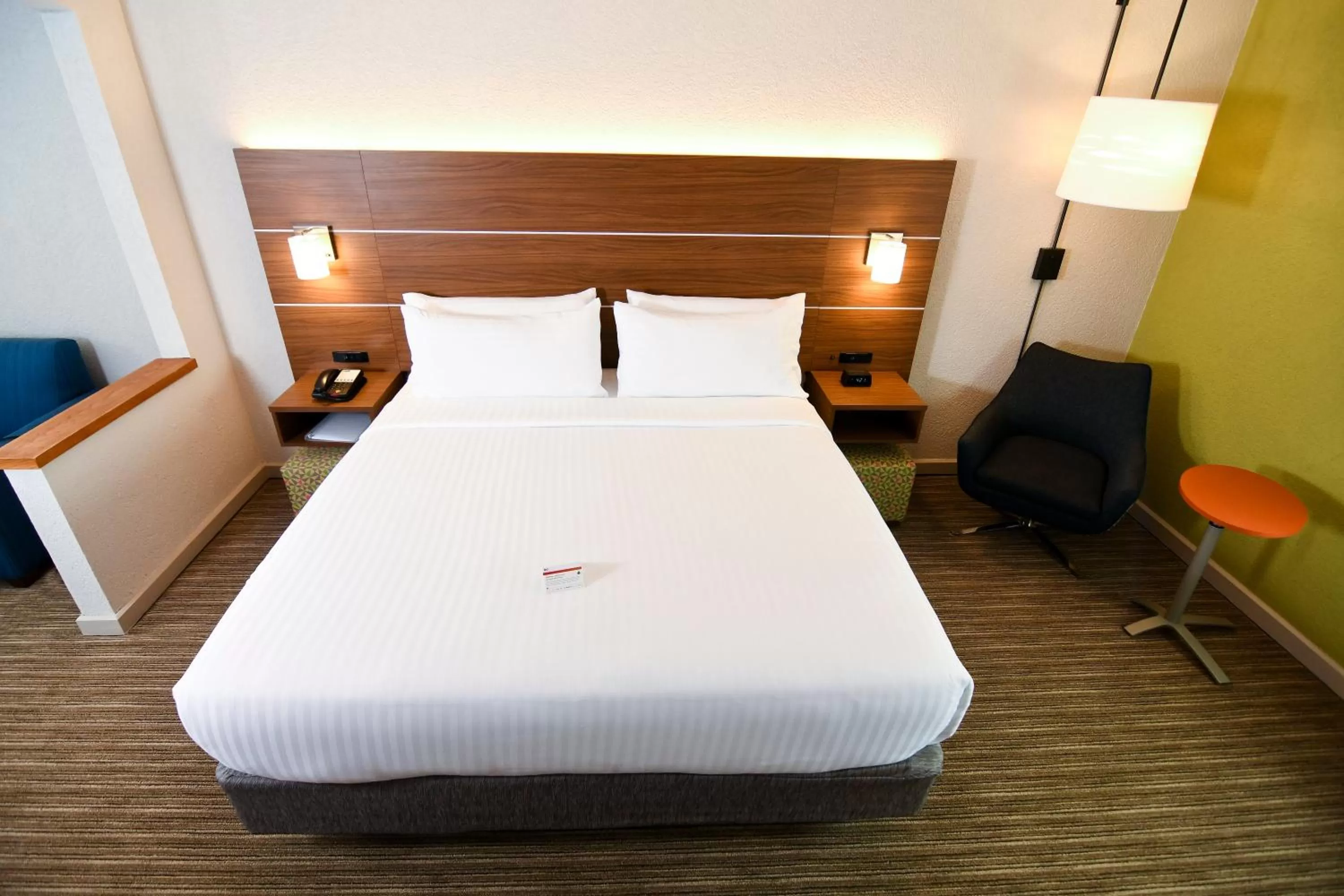 Photo of the whole room, Bed in Holiday Inn Express Hotel & Suites Port Clinton-Catawba Island by IHG