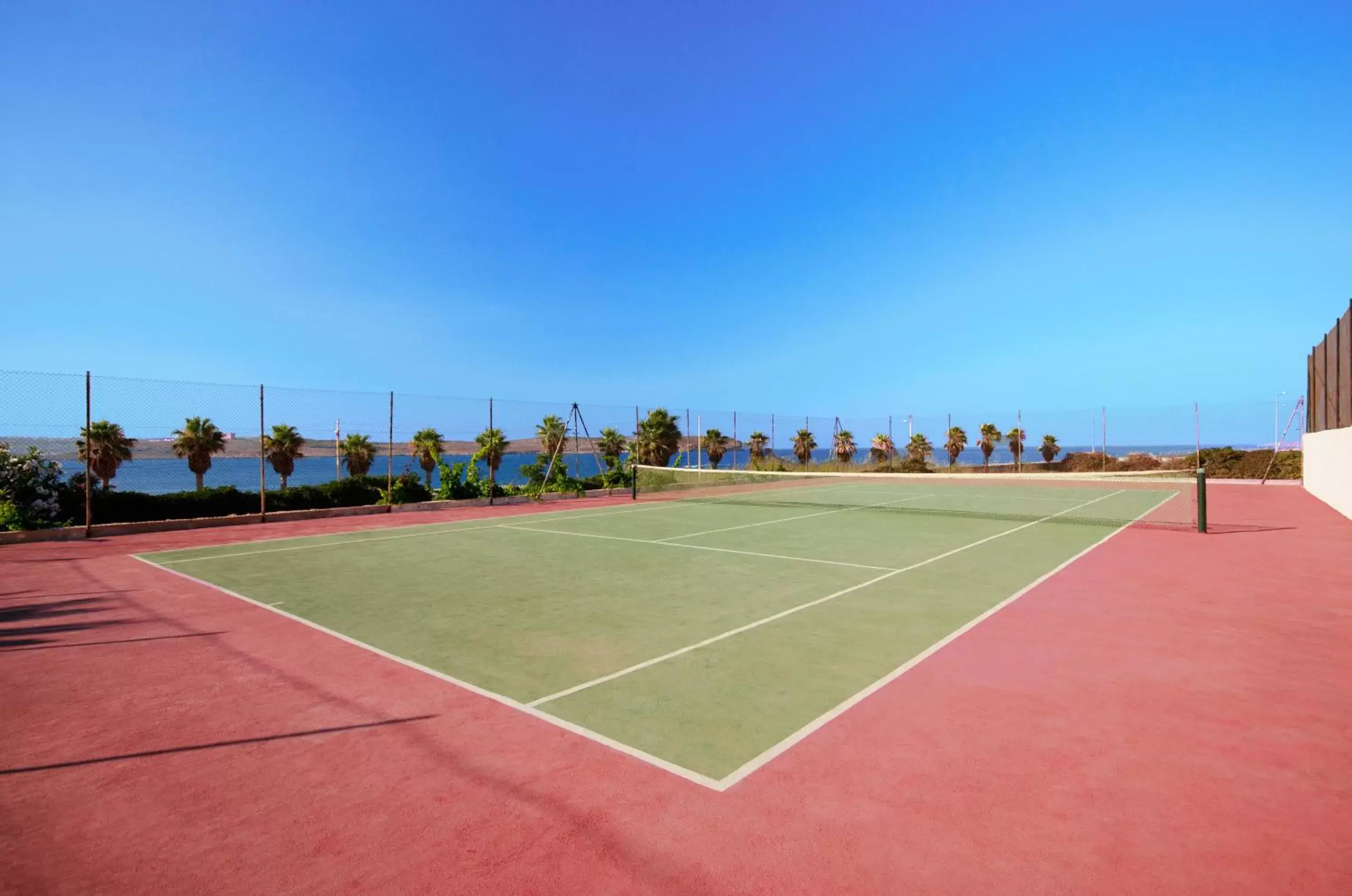 Tennis court, Tennis/Squash in Paradise Bay Resort