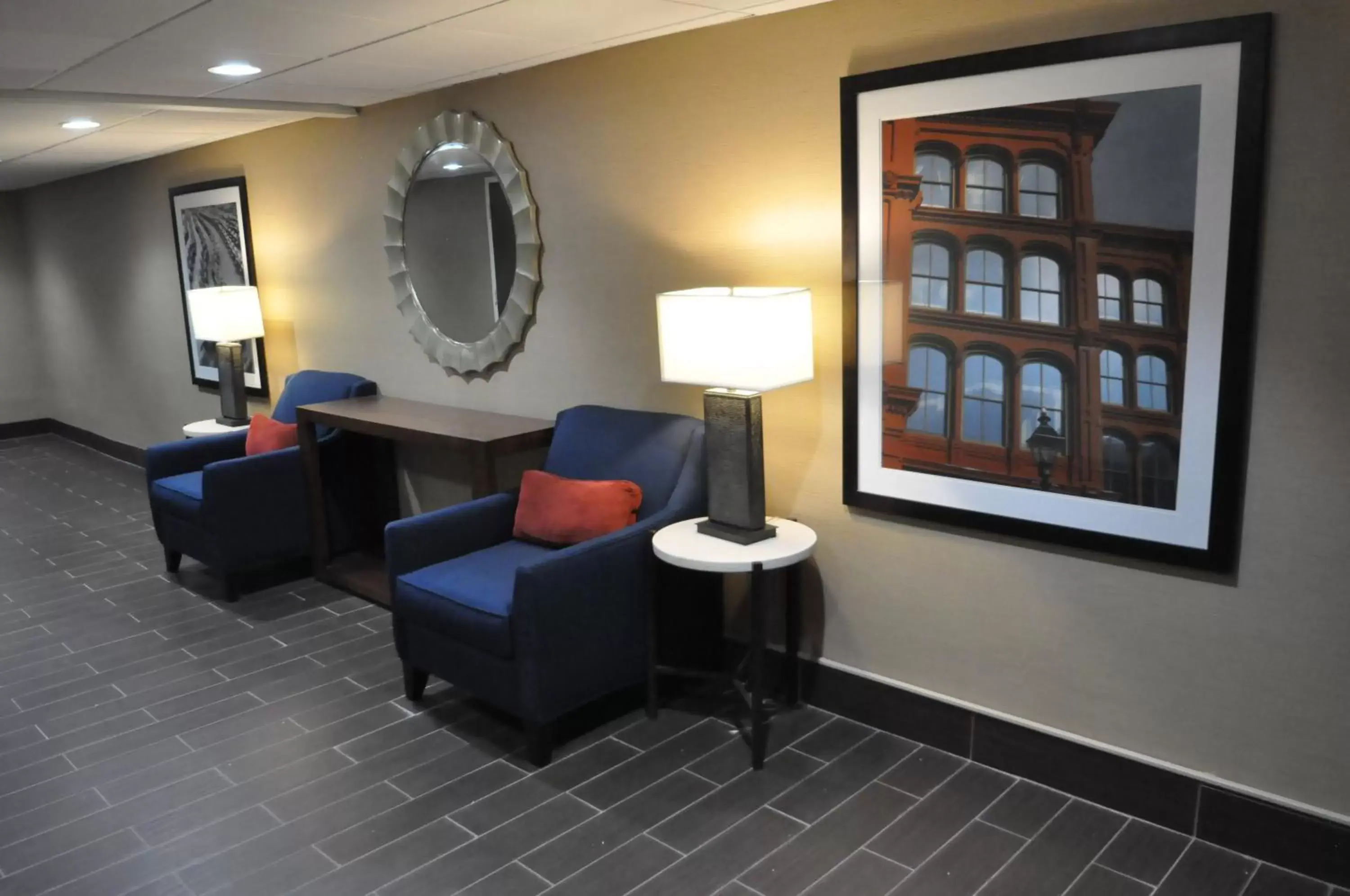 Lobby or reception, Lounge/Bar in Comfort Inn & Suites Aberdeen