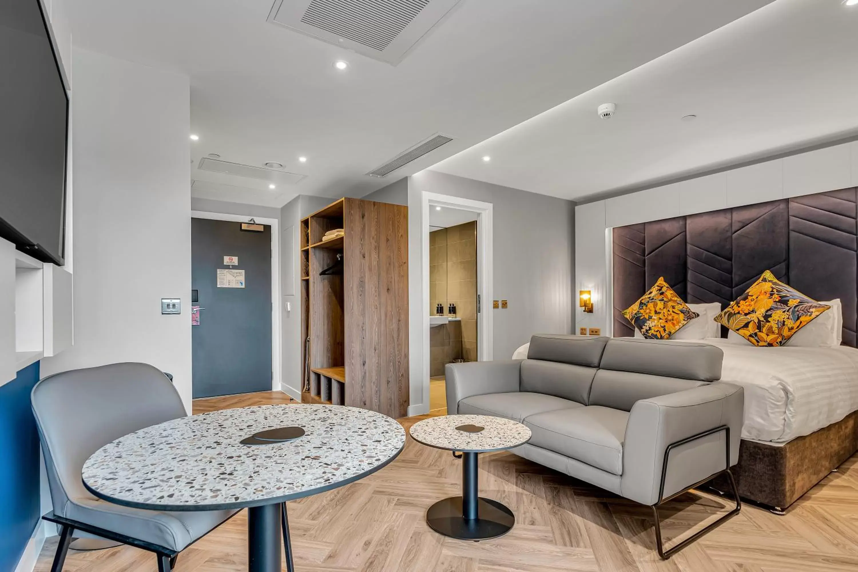 Grande Studio in Roomzzz Edinburgh Grande Studio in Roomzzz Edinburgh