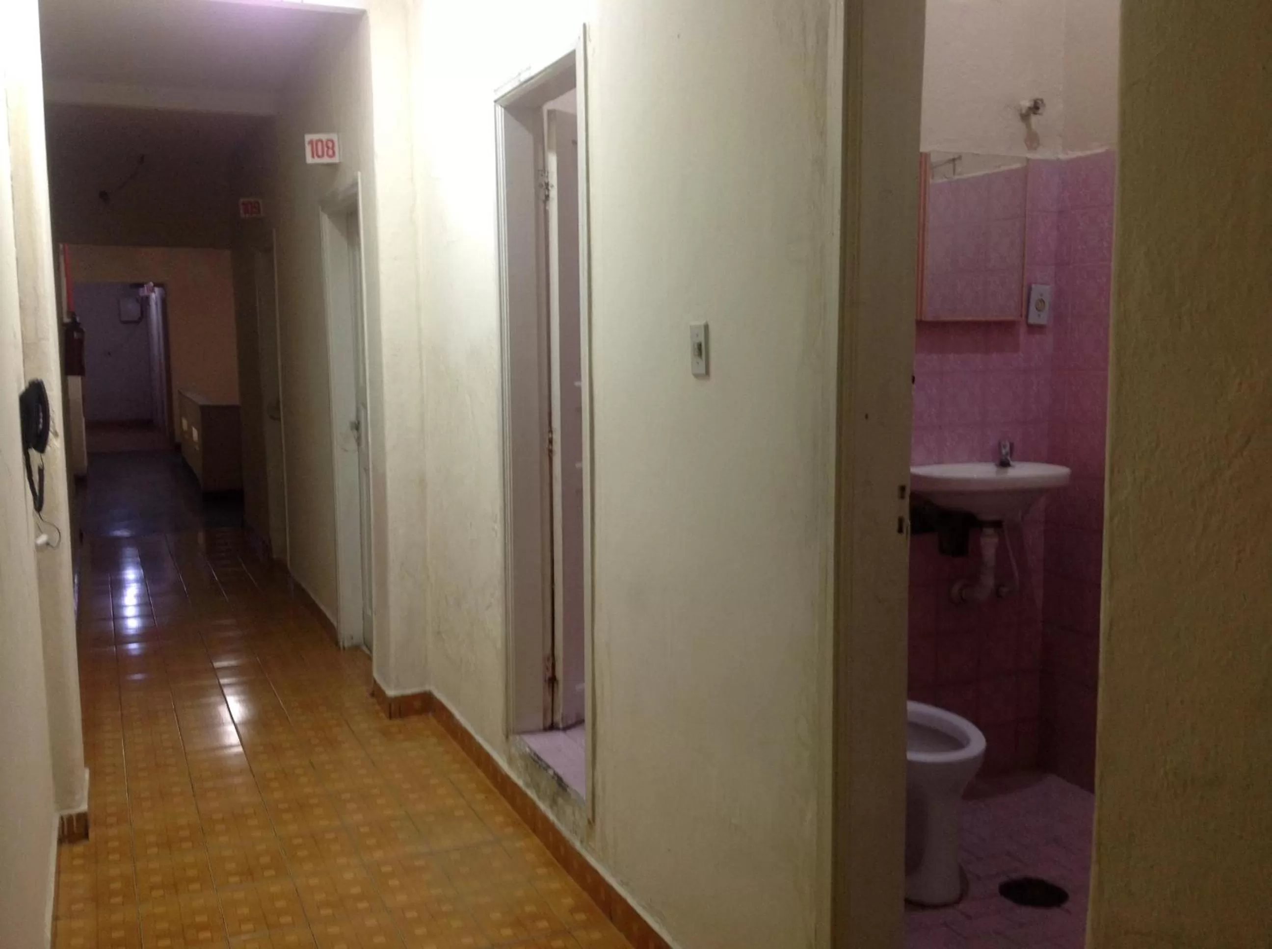 Bathroom in Hotel Chaves - Quartos Individuais