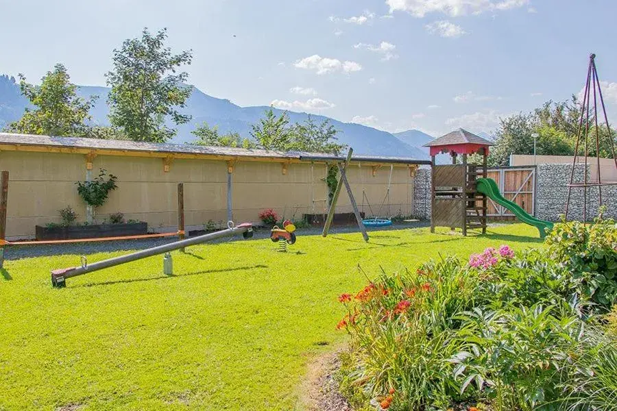 Property building, Children's Play Area in Hettlerhof