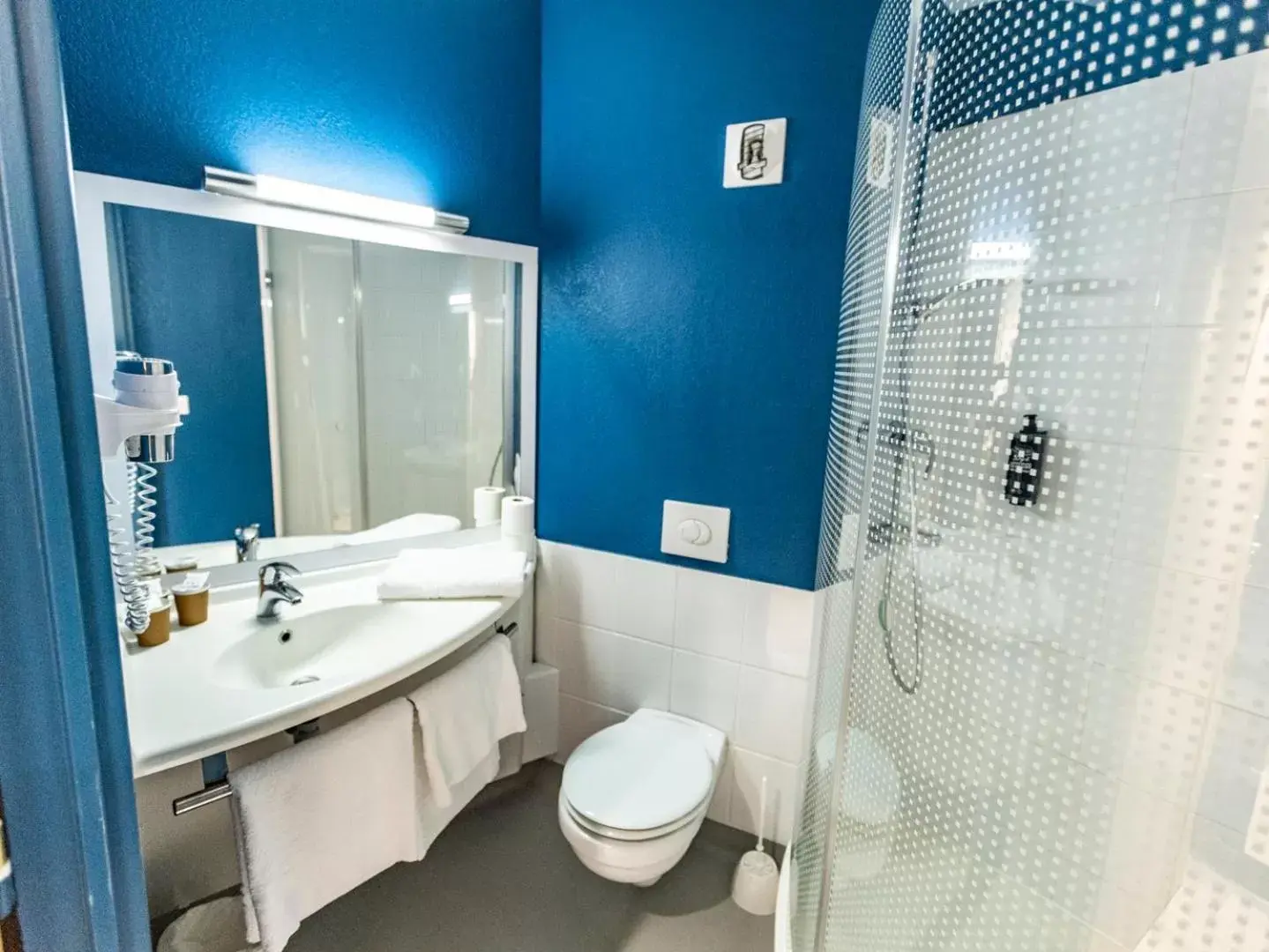 Bathroom in ibis Budget Millau Viaduc