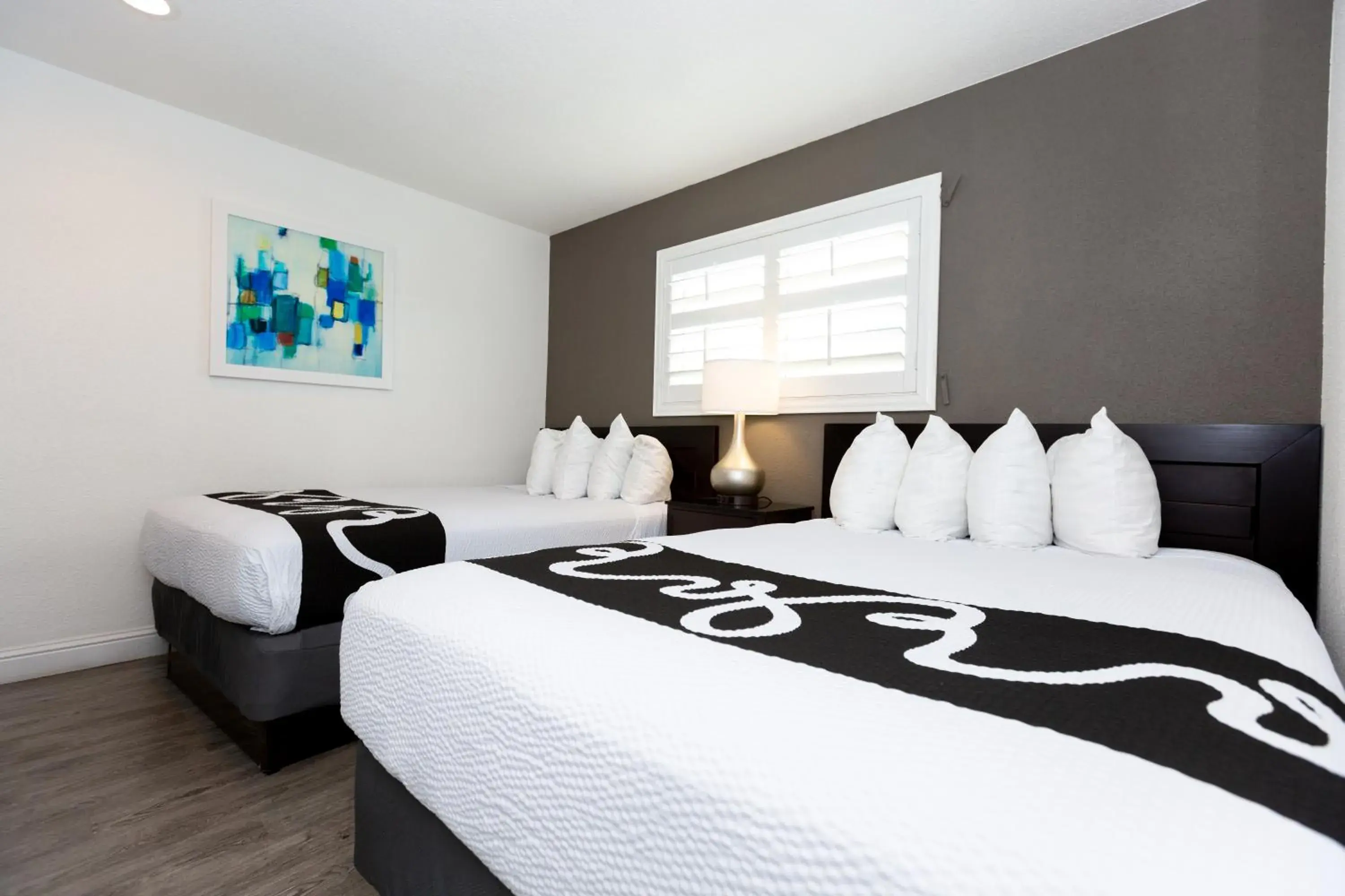 Bedroom, Bed in SureStay Hotel by Best Western Seaside Monterey