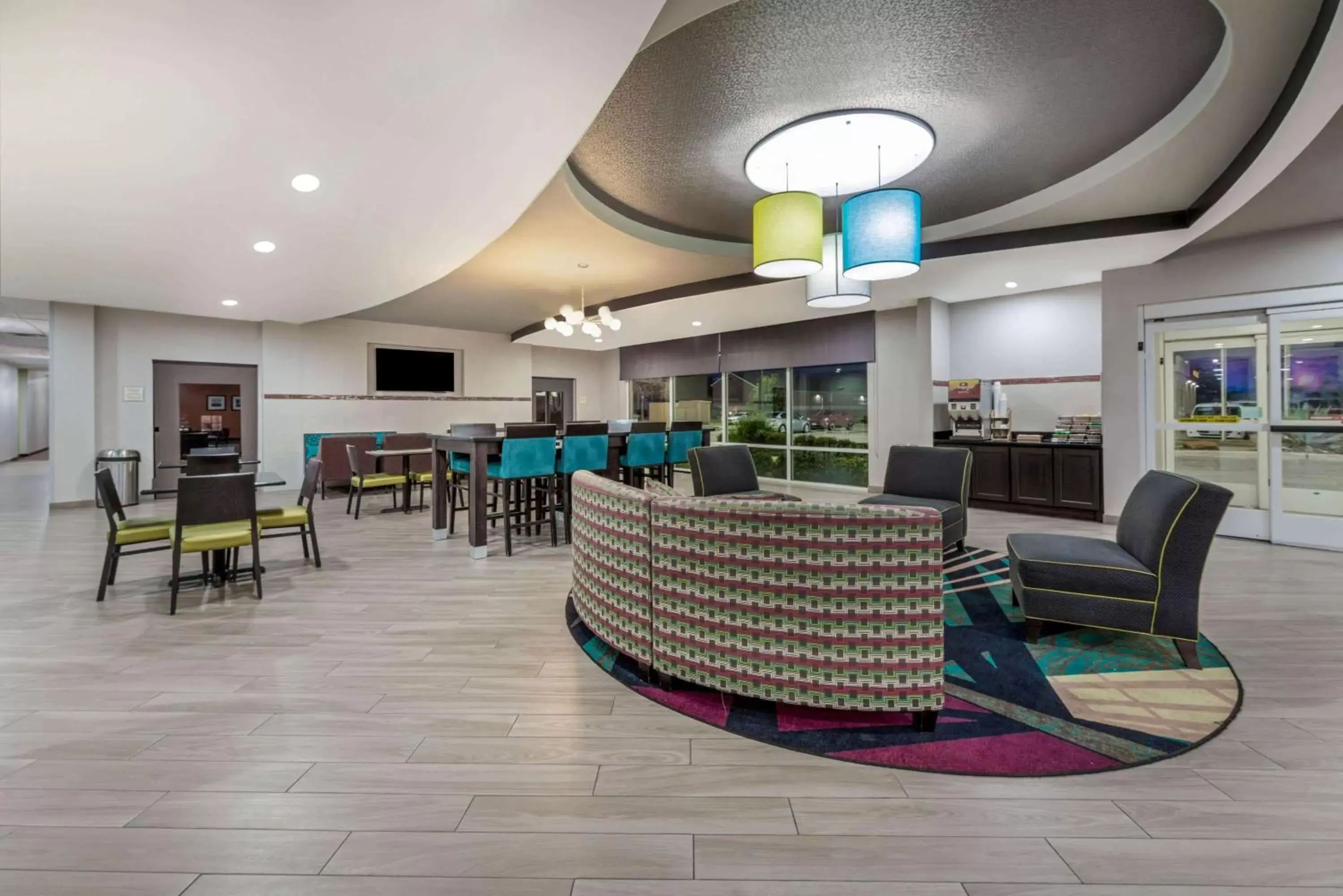 Lobby or reception, Restaurant/Places to Eat in La Quinta by Wyndham Houston Humble Atascocita