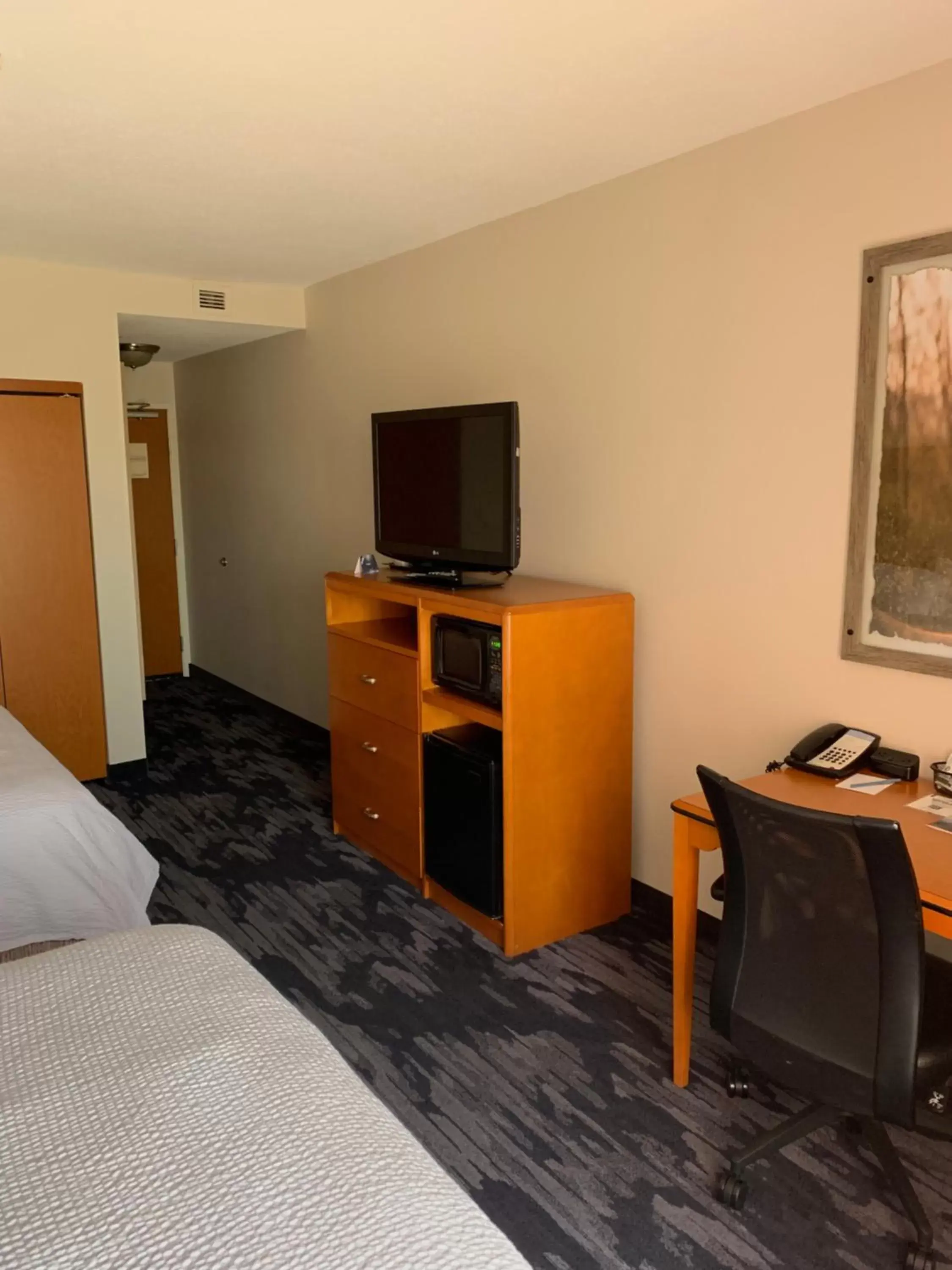 TV/Entertainment Center in Fairfield Inn & Suites by Marriott Marietta