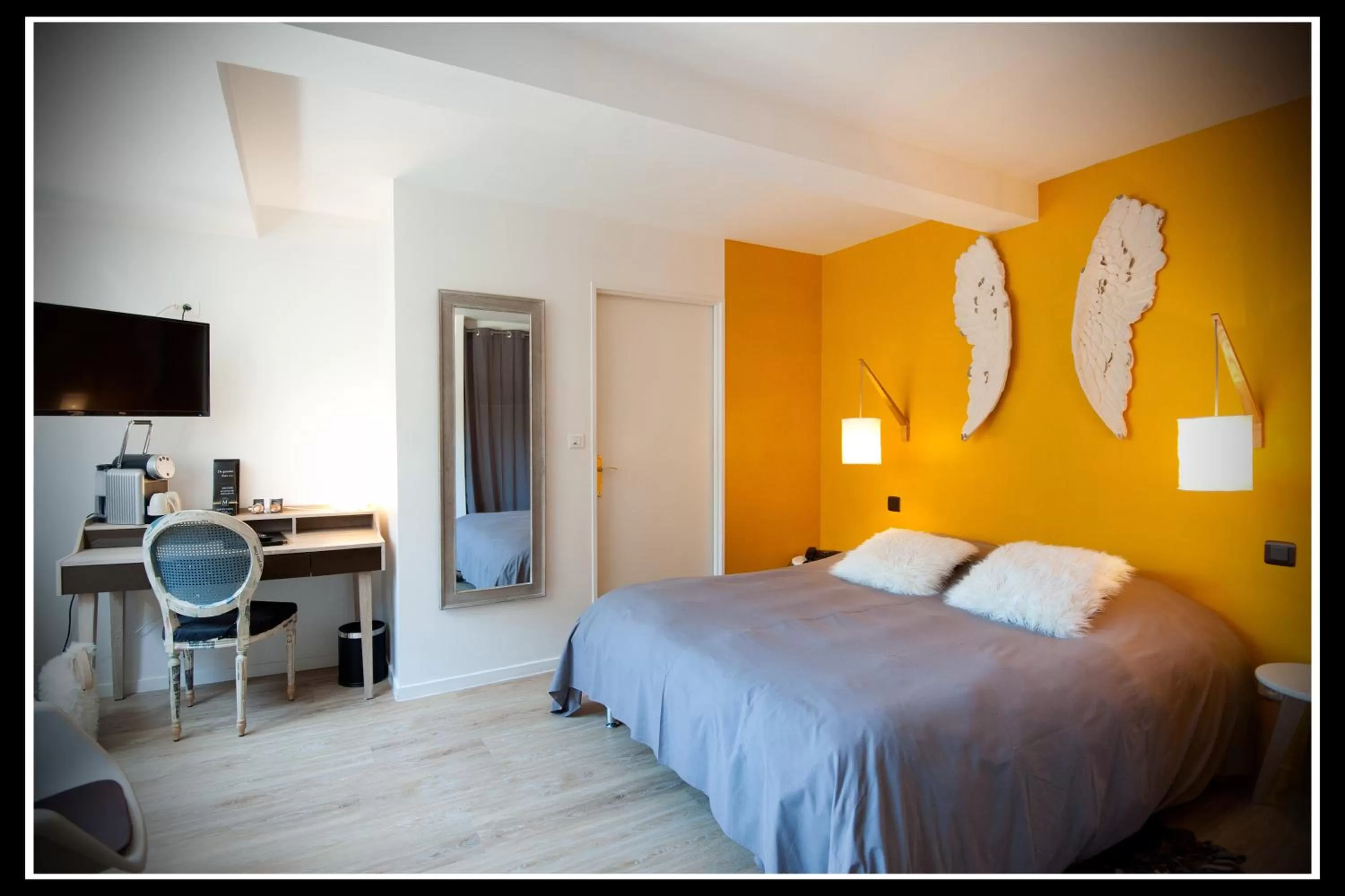 Bedroom, Bed in Hotel Le Prieuré et La Résidence