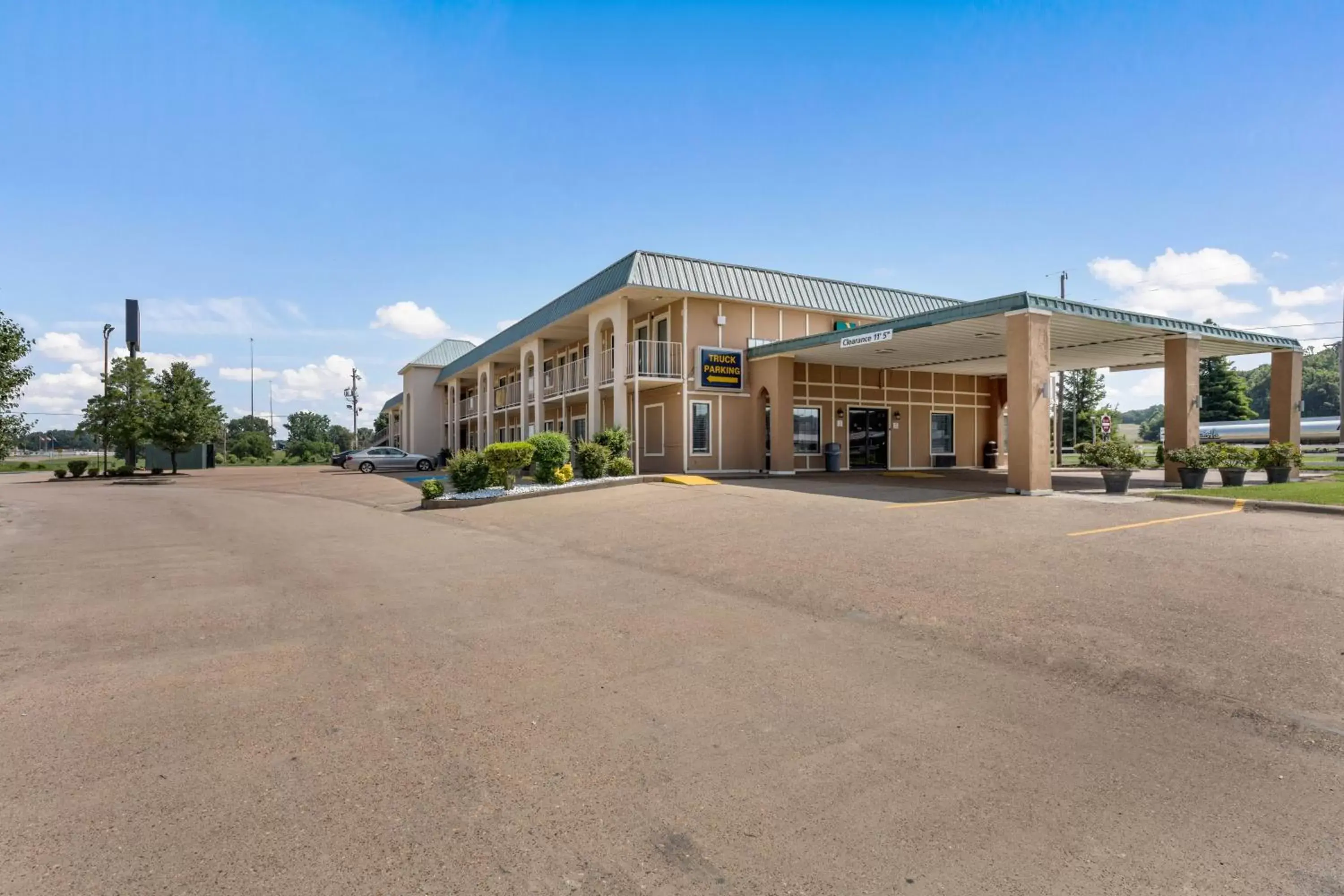 Property Building in Quality Inn Forrest City I-40