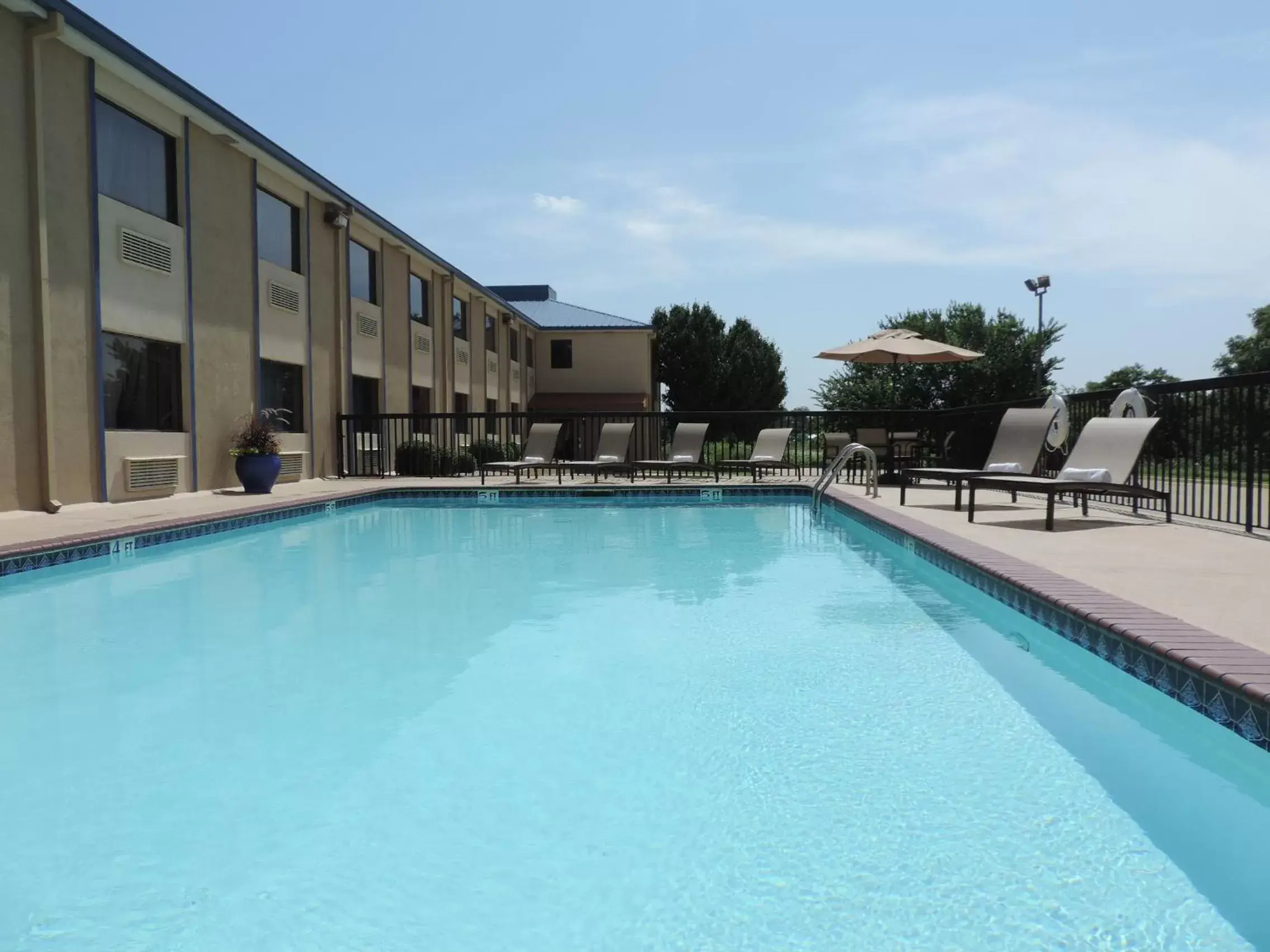 Swimming Pool in Boarders Inn and Suites by Cobblestone Hotels - Ardmore