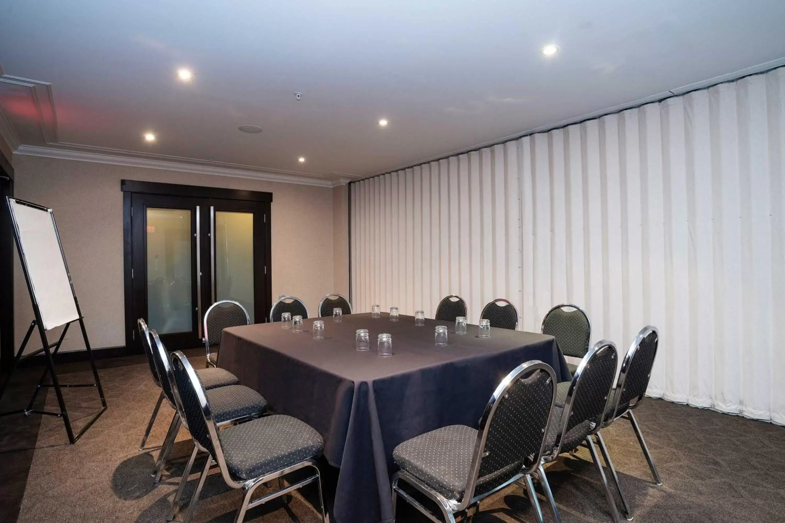 Meeting/conference room in Sandman Hotel & Suites Calgary West