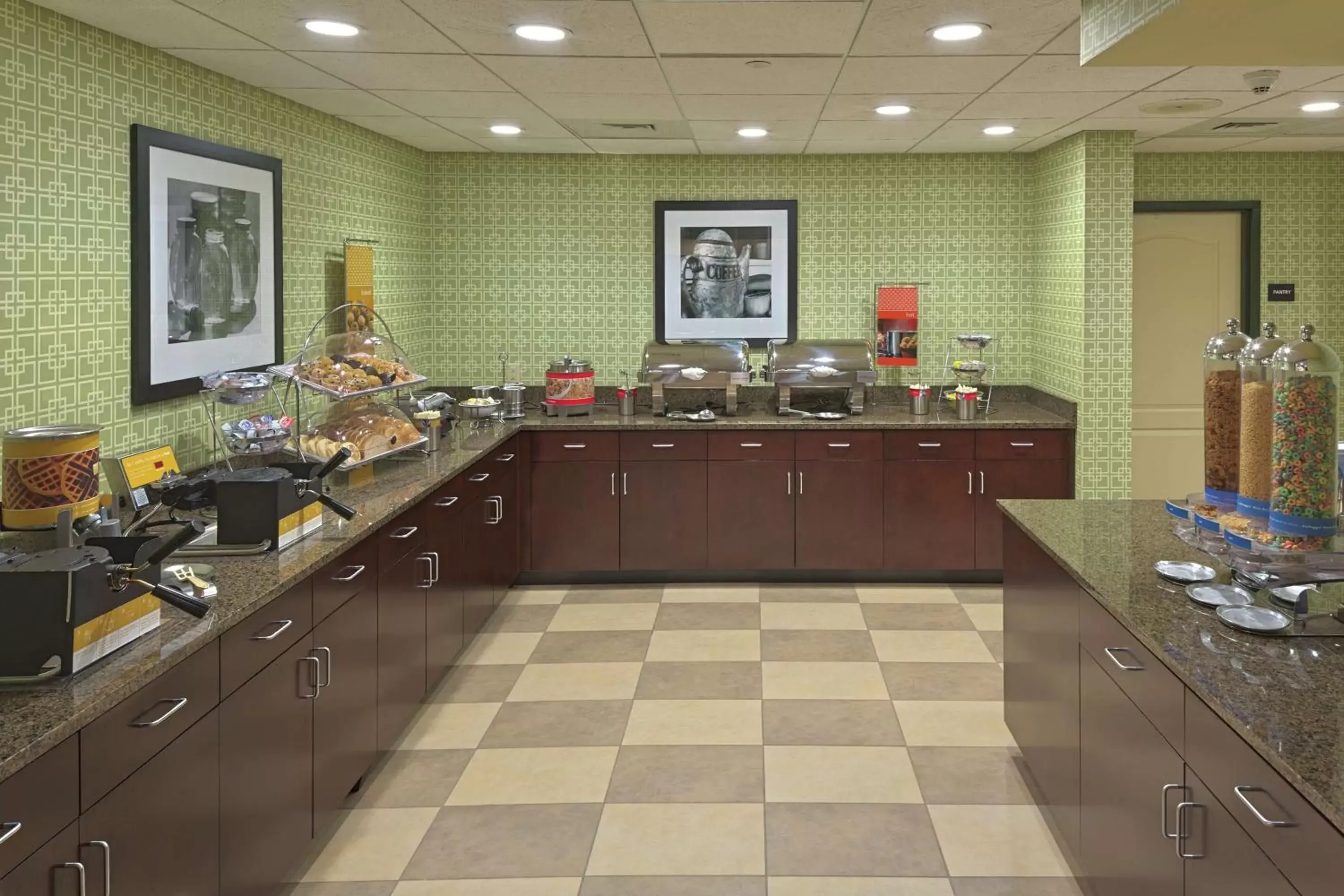 Dining area, Restaurant/Places to Eat in Hampton Inn and Suites Asheville Airport