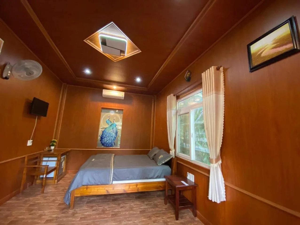 Bed in Mayfair Valley