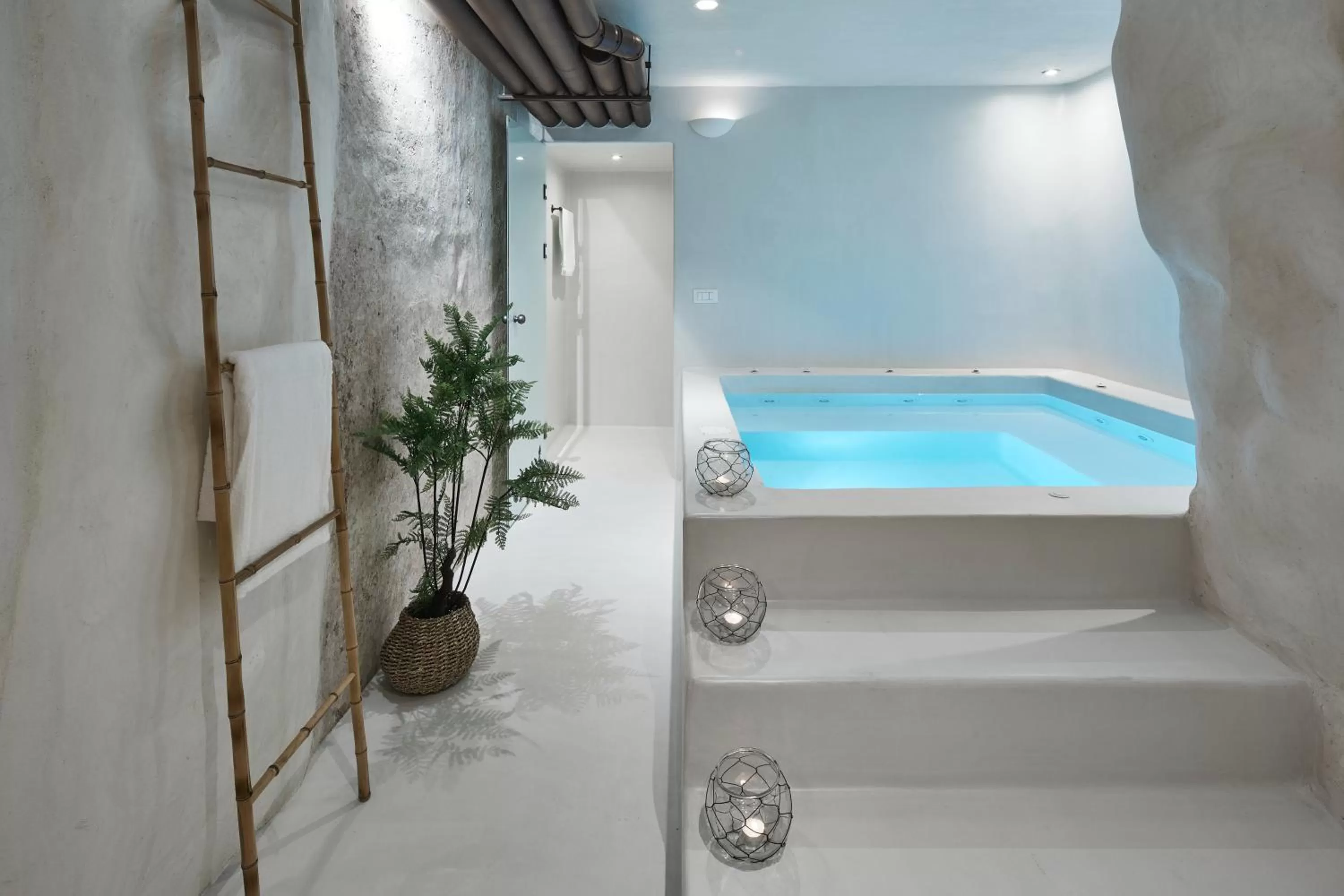 Swimming pool in Winery Hotel 1870