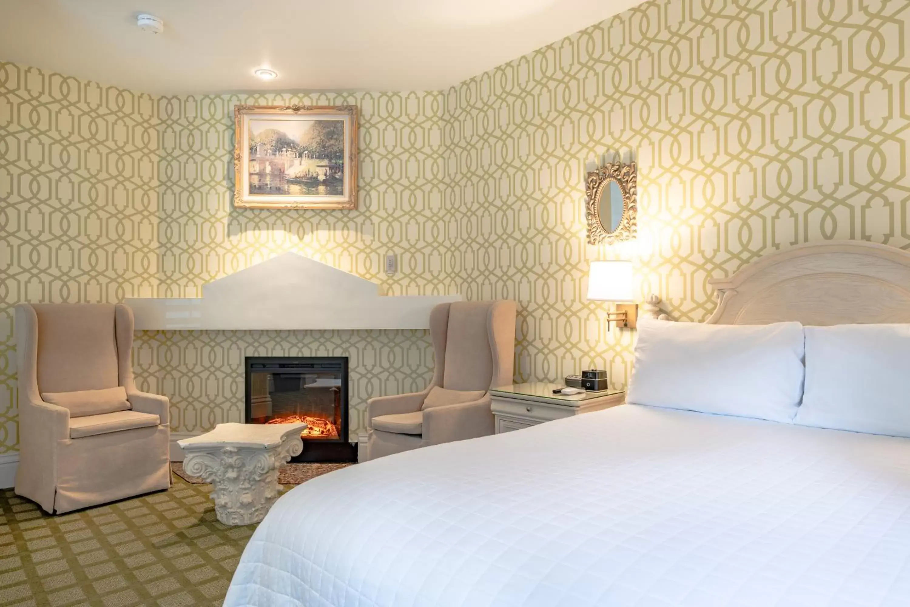 Queen Room with Fireplace and Roll-In Shower - Disability Access/Non-Smoking in The Bergson, BW Signature Collection Queen Room with Fireplace and Roll-In Shower - Disability Access/Non-Smoking in The Bergson, BW Signature Collection