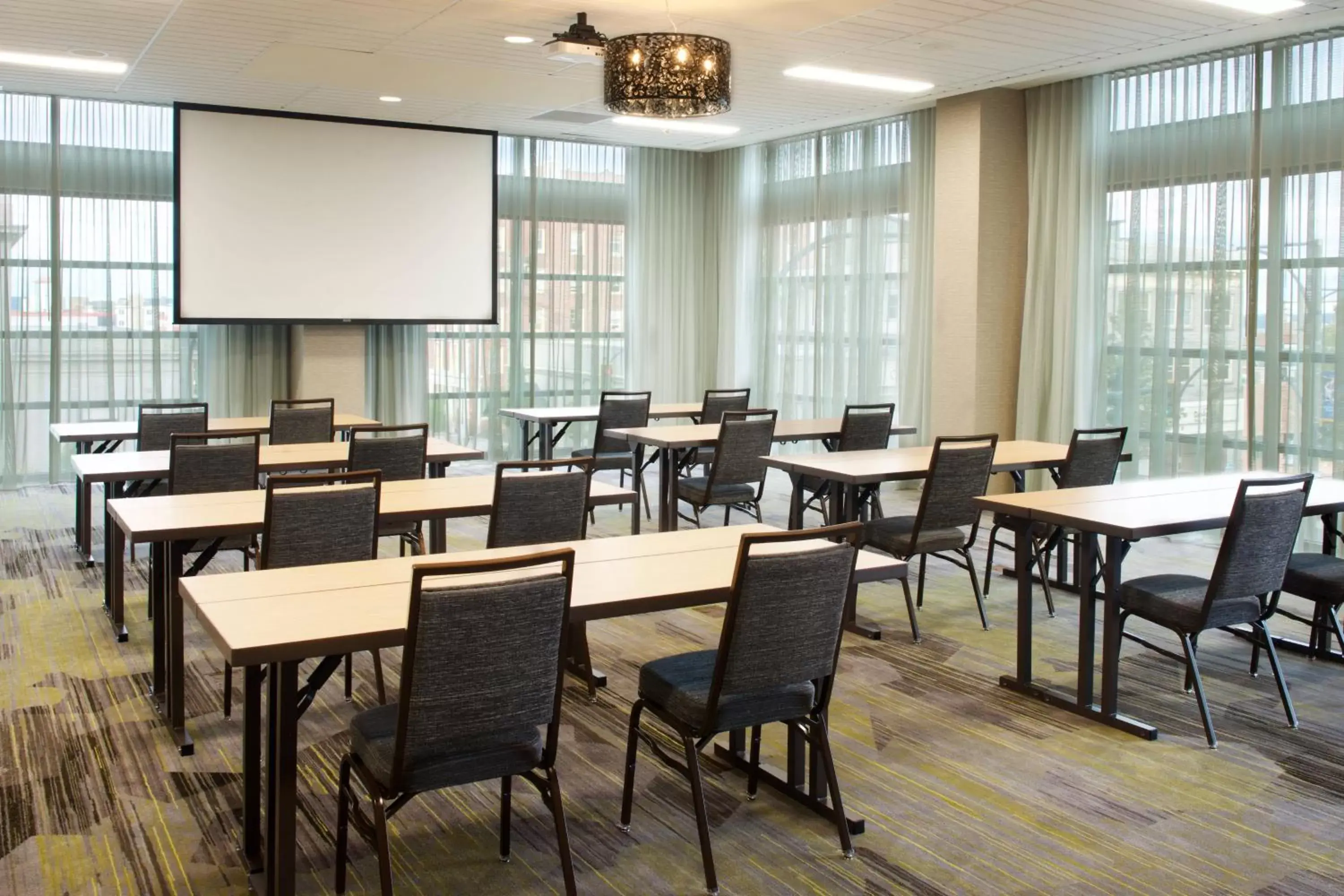 Meeting/conference room in Courtyard by Marriott Seattle Everett Downtown