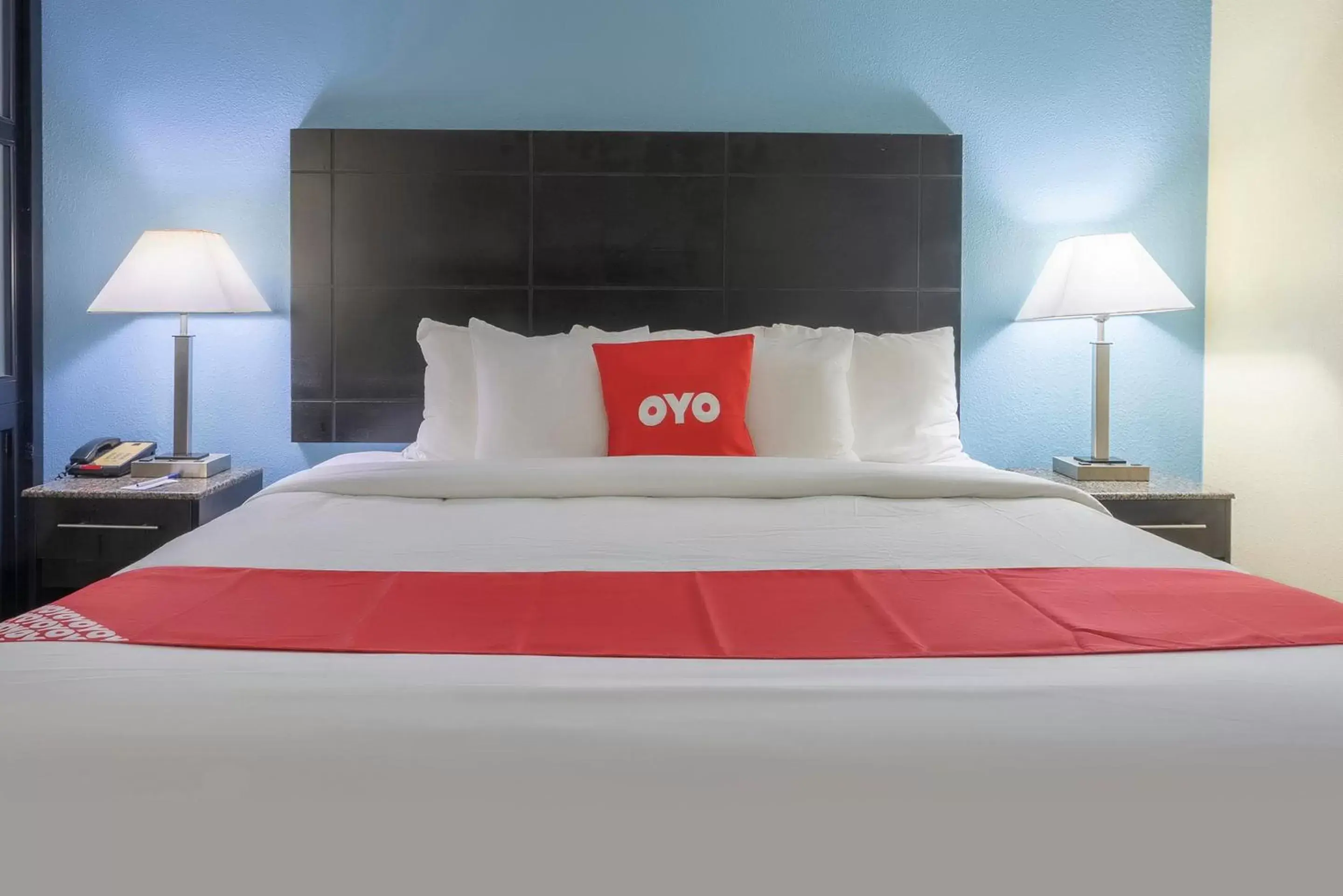 Bedroom in OYO Hotel Knoxville TN Cedar Bluff I-40