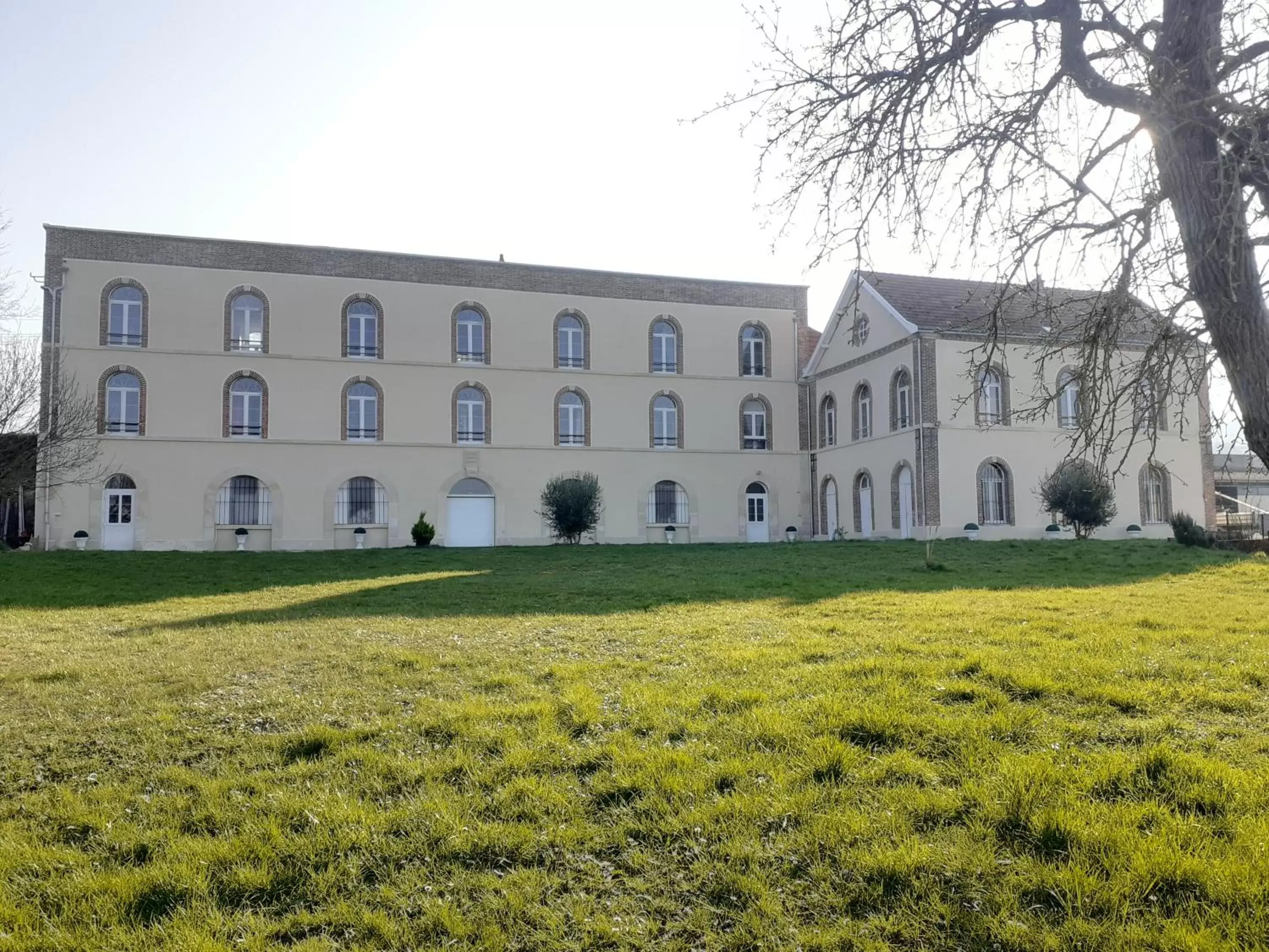Property Building in CHAMBRES D'HOTES DANS DOMAINE DE CHARME A EPERNAY