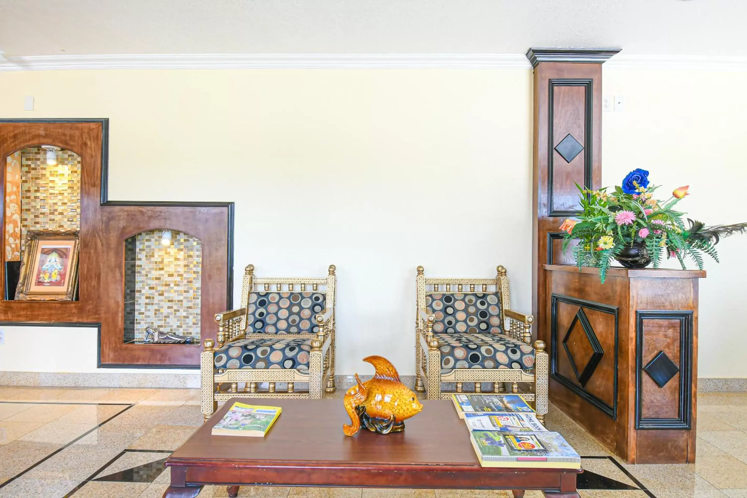 Lobby or reception, Seating Area in OYO Hotel Shenandoah Woodlands Mall