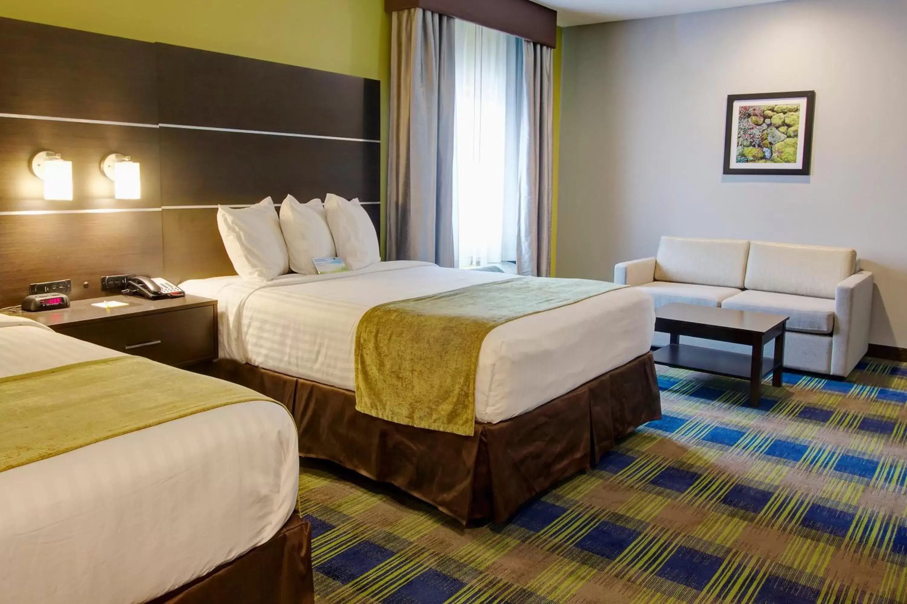 Photo of the whole room, Bed in Days Inn & Suites by Wyndham Port Arthur