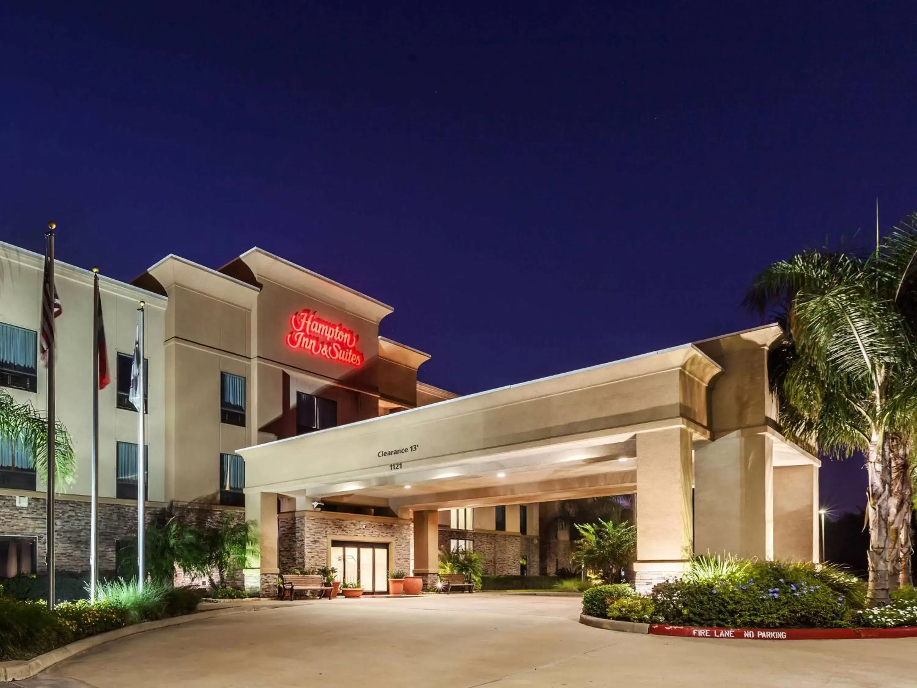 Property Building in Hampton Inn and Suites Lake Jackson-Clute