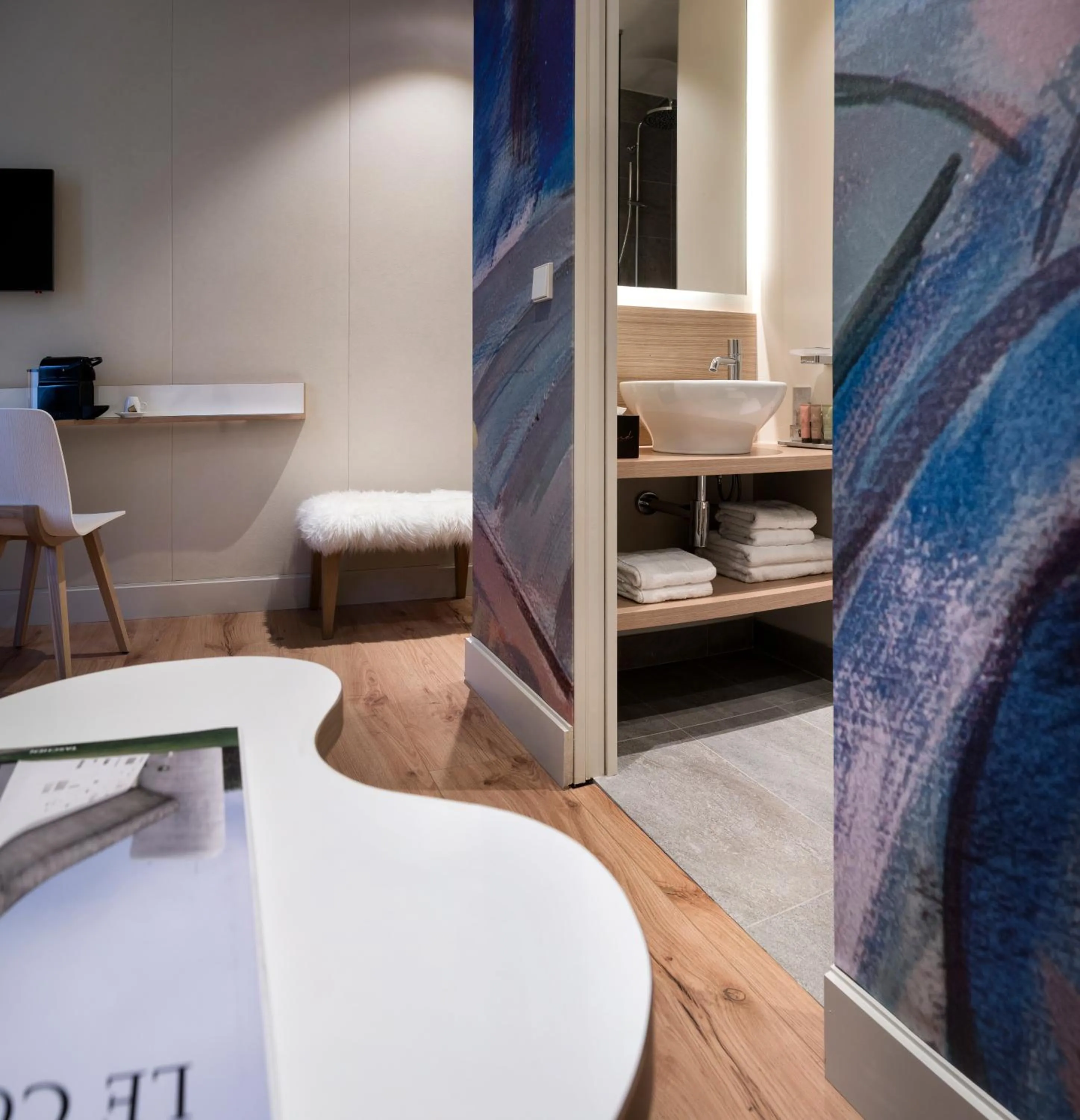 Bathroom, Bed in Hotel Max