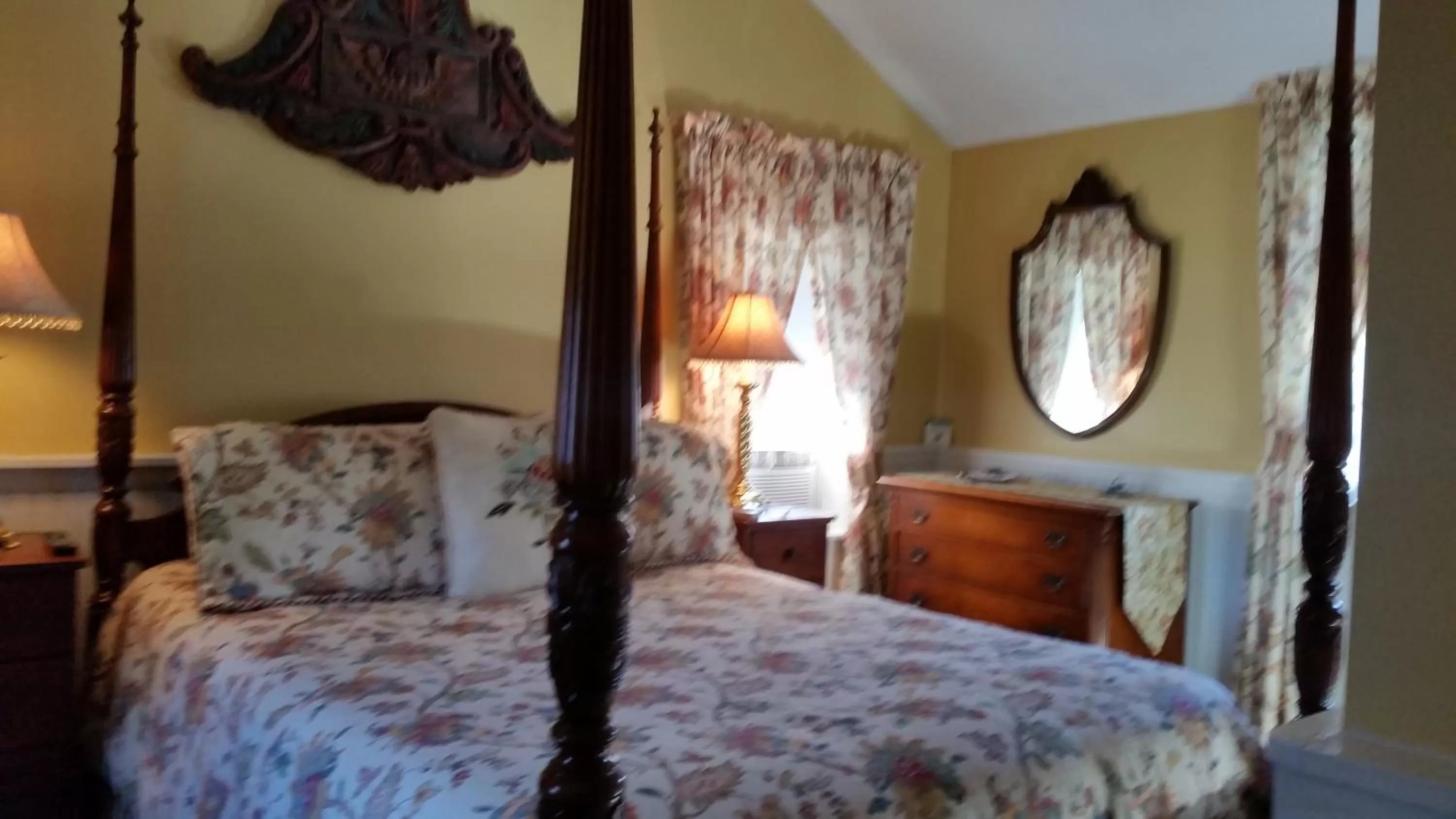 Bed in Holiday Guest House Bed & Breakfast