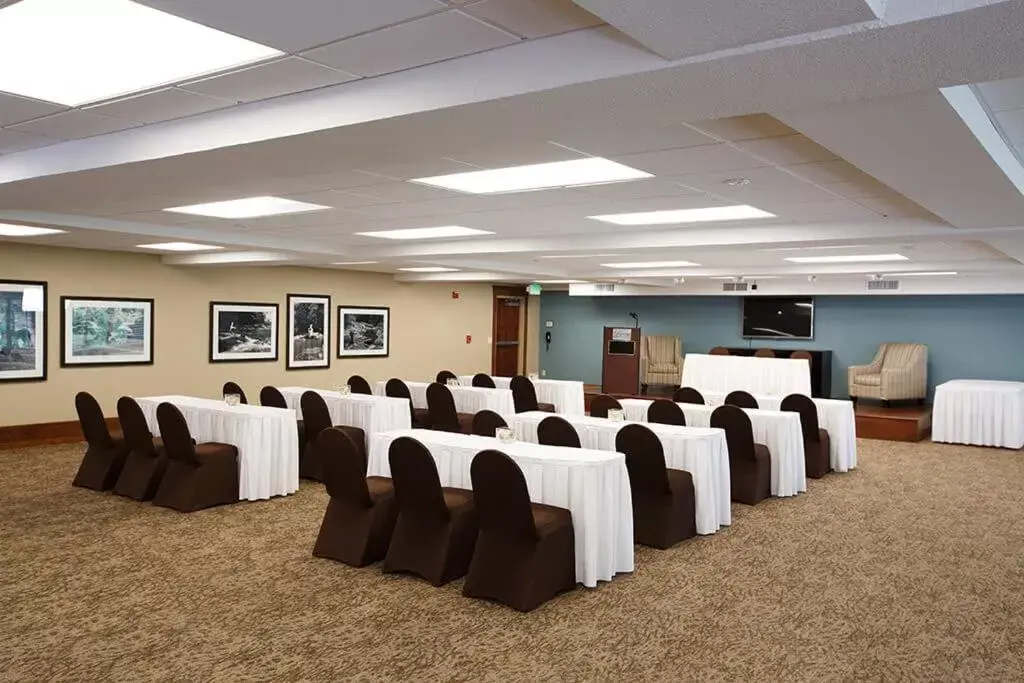 Meeting/conference room in Greystone Lodge on the River