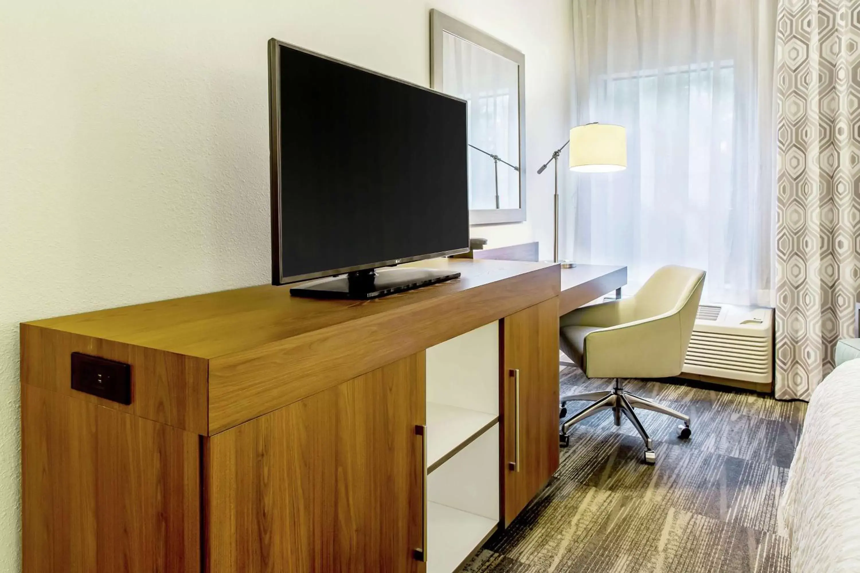 Bedroom in Hampton Inn Minneapolis St. Paul-Woodbury Bedroom in Hampton Inn Minneapolis St. Paul-Woodbury