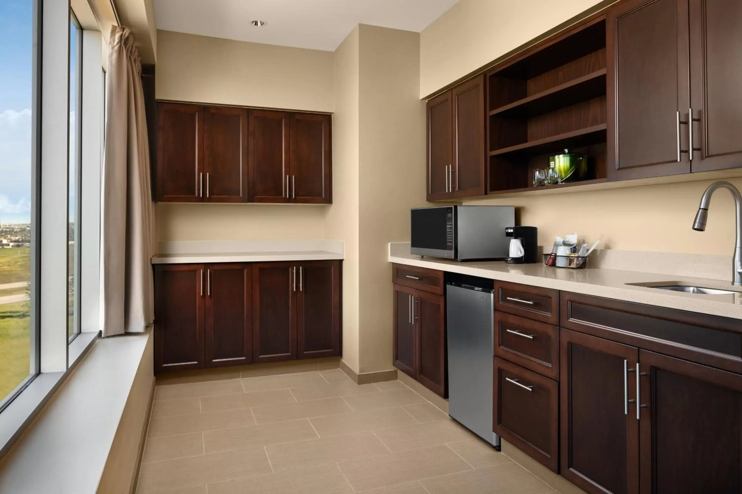 Kitchen or kitchenette, Kitchen/Kitchenette in Hyatt Place Calgary Airport