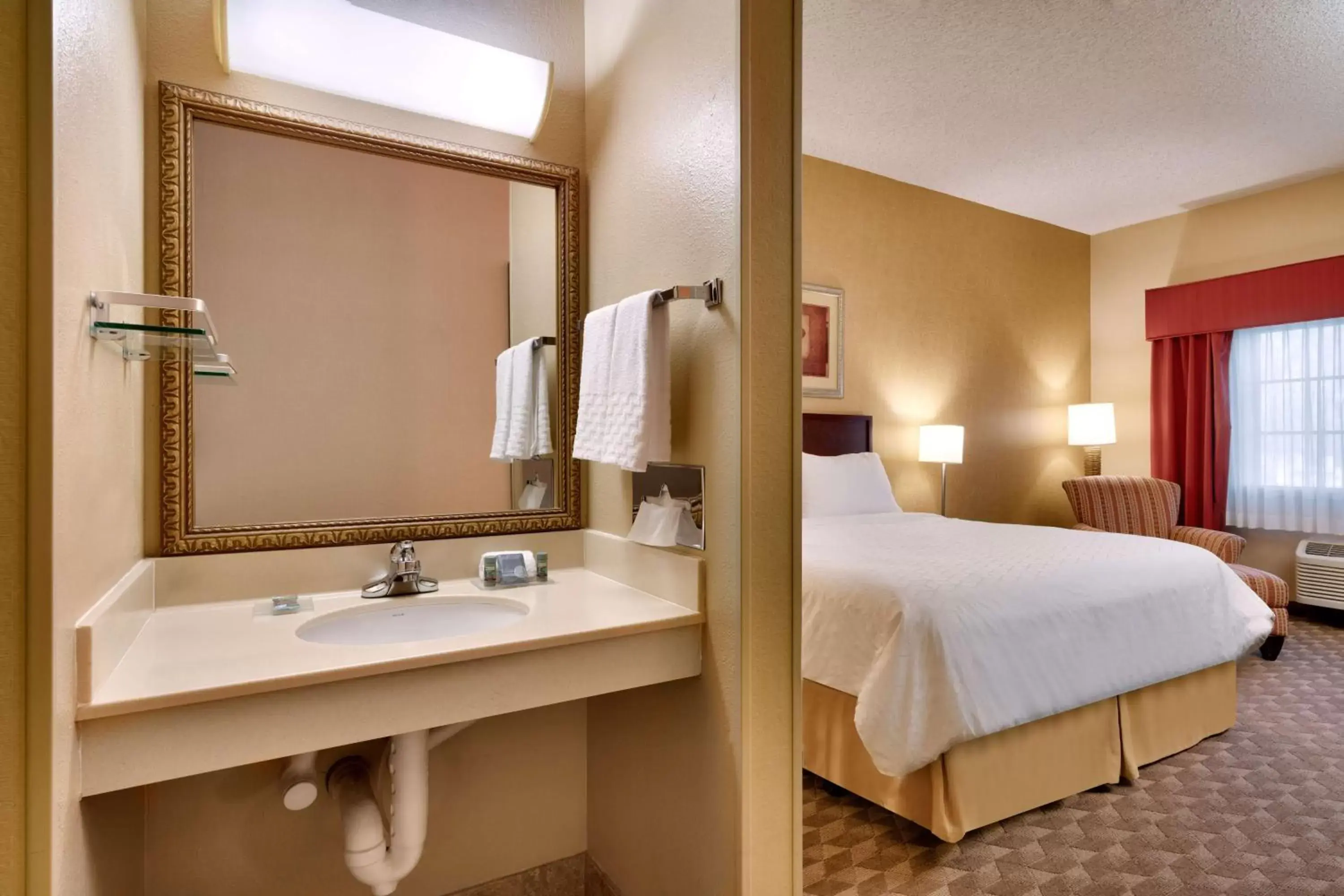 King Room with Mobility Accessible Tub in Best Western Downtown Phoenix King Room with Mobility Accessible Tub in Best Western Downtown Phoenix