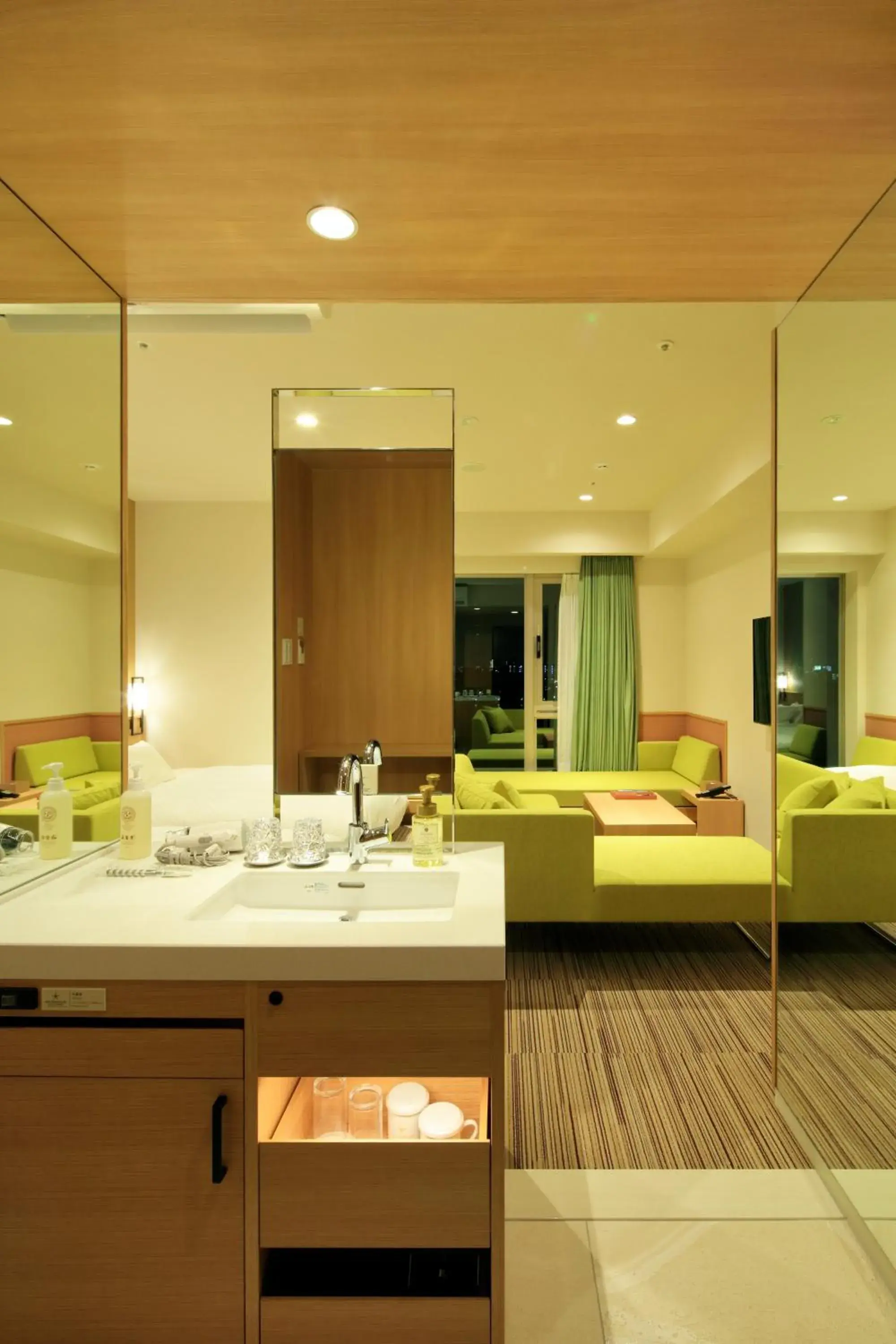 Bedroom, Bathroom in The Singulari Hotel & Skyspa at Universal Studios Japan