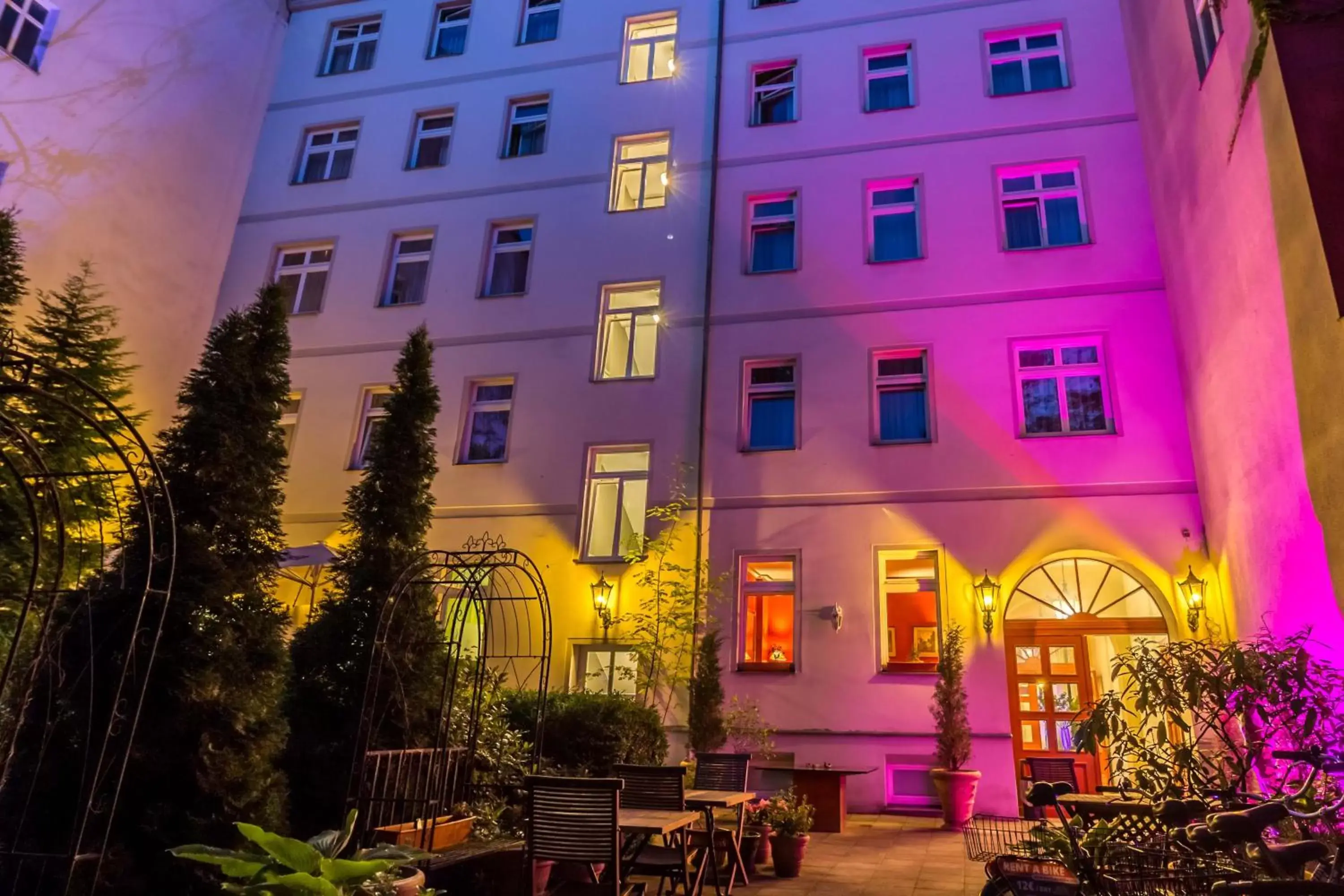 Night, Property Building in Myer's Hotel Berlin