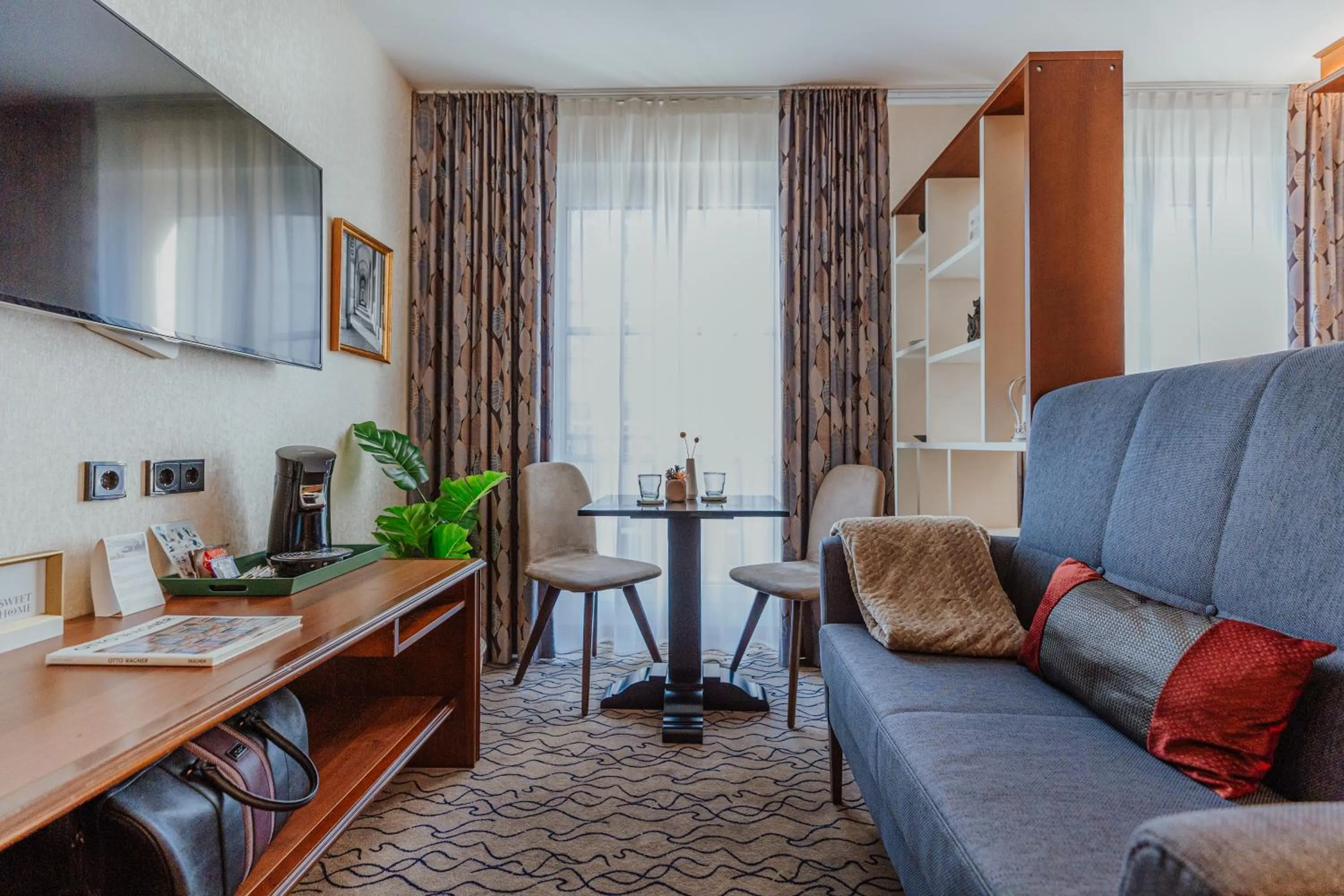 Seating area in AdvaStay by KING's