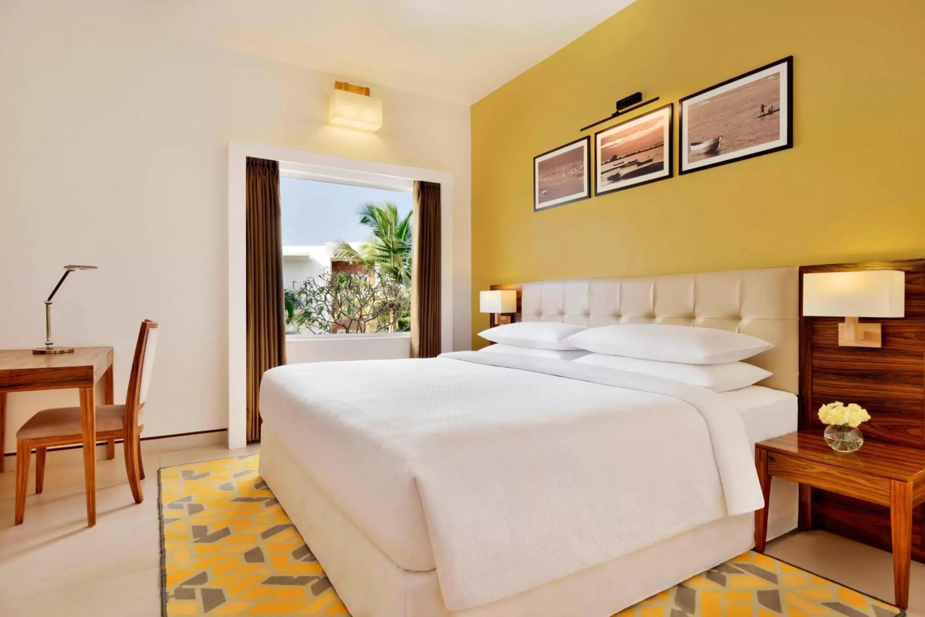 Photo of the whole room, Bed in Four Points by Sheraton Mahabalipuram Resort & Convention Center