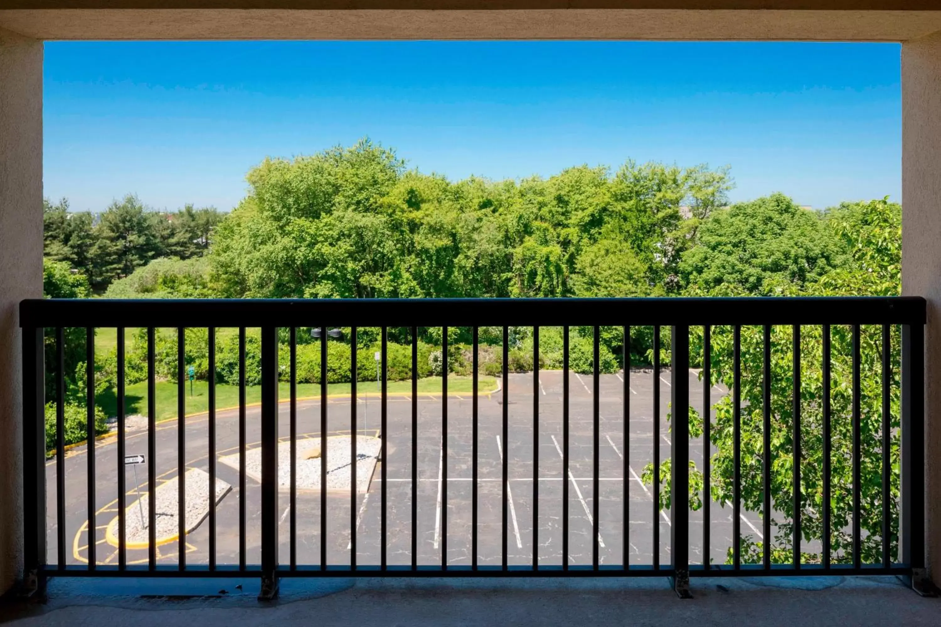 Photo of the whole room in Courtyard by Marriot Cranbury South Brunswick