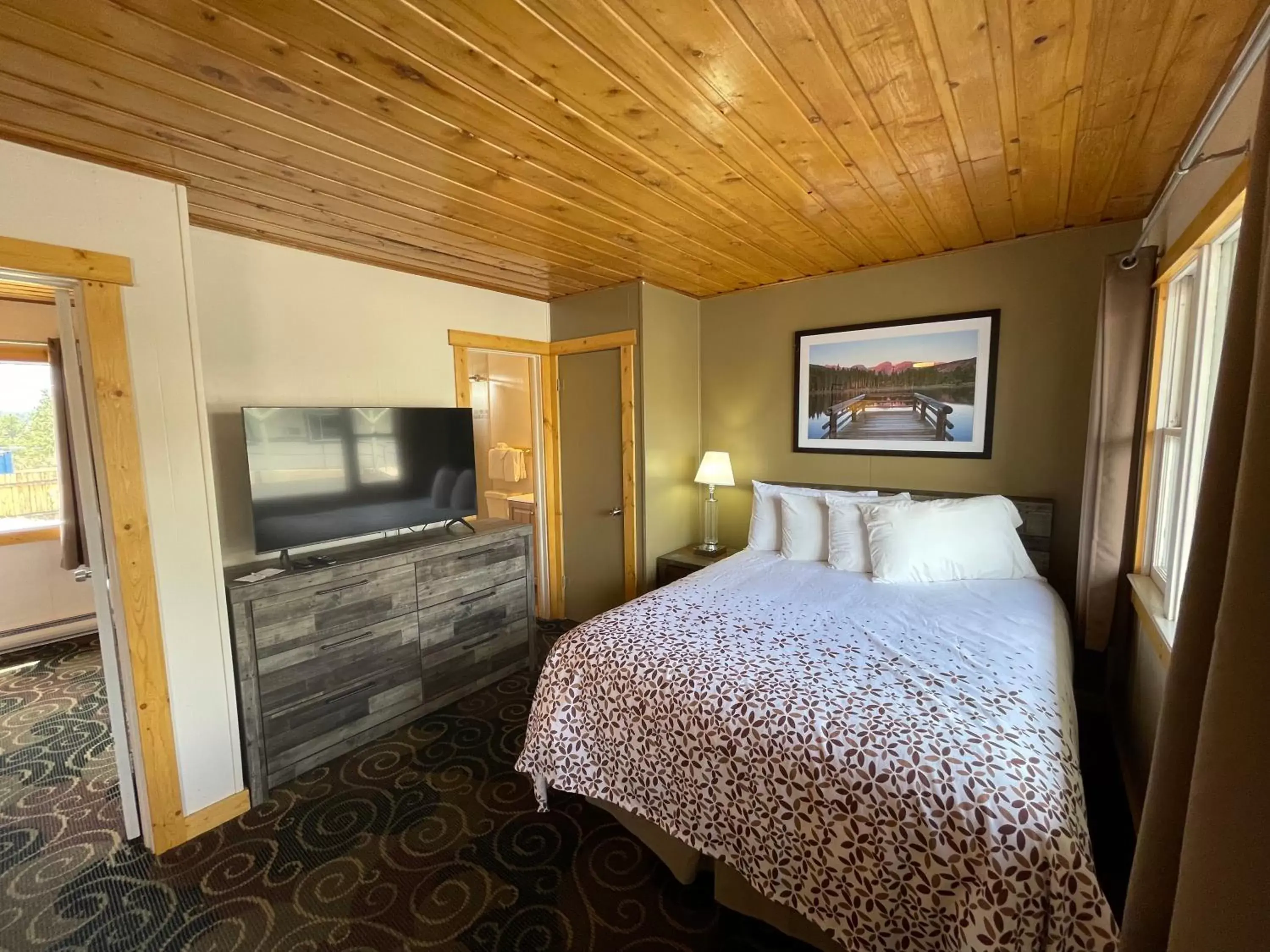 Bed in Estes Mountain Inn