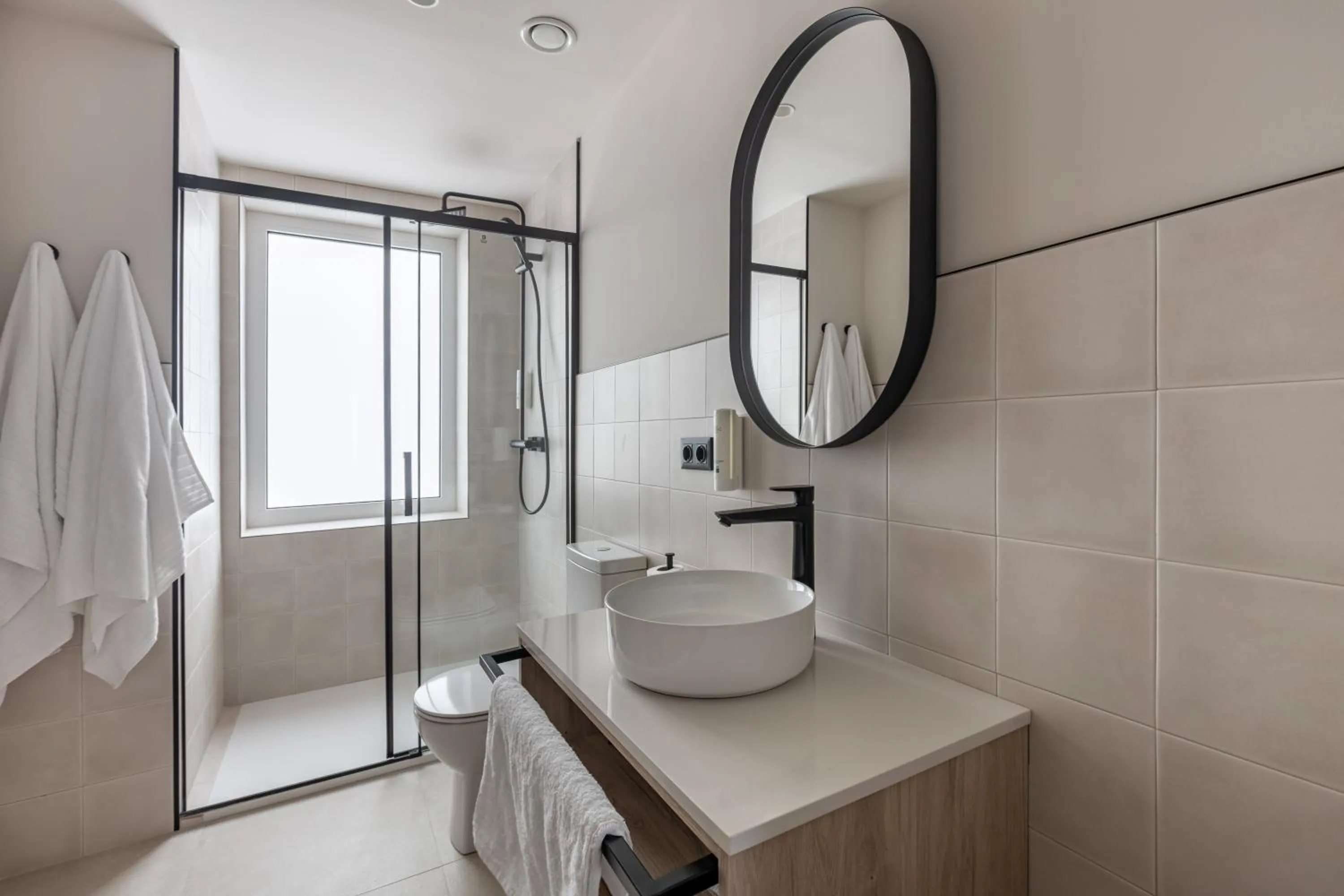 Shower in Líbere Madrid Chamberí