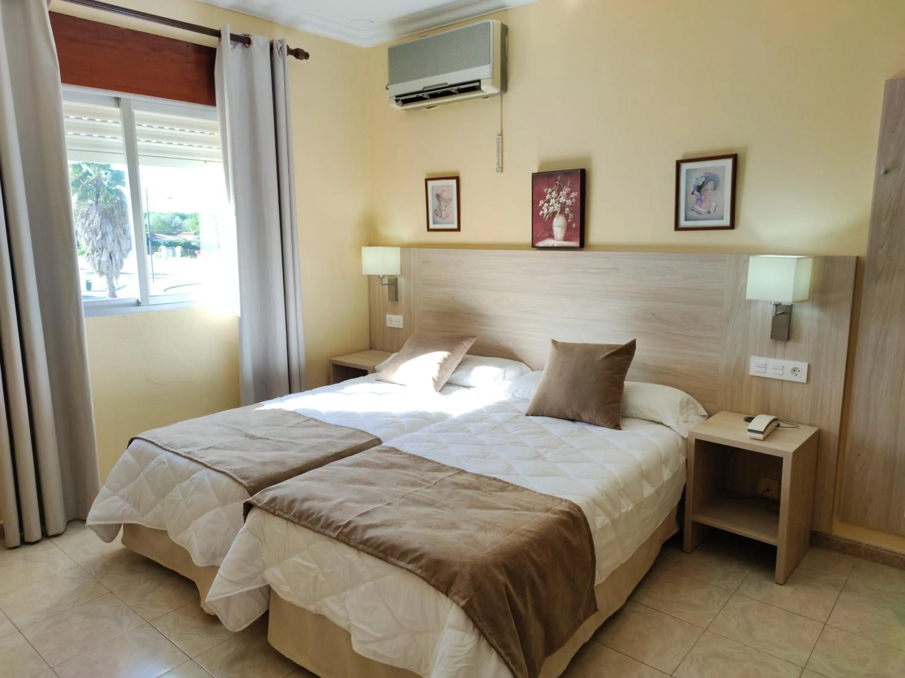 Bed in Hotel Catalán Puerto Real