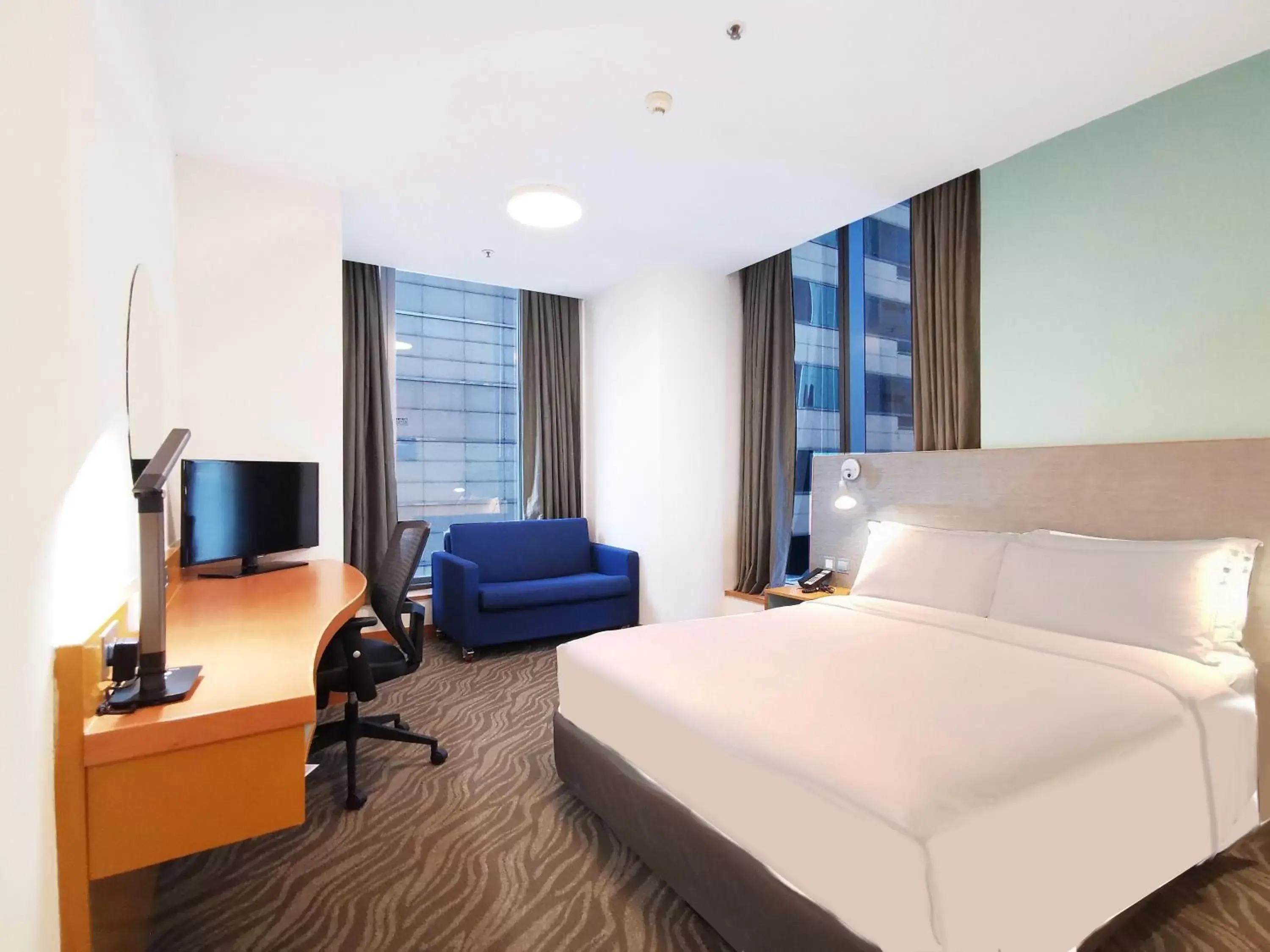 Photo of the whole room in Holiday Inn Express Hong Kong Causeway Bay, an IHG Hotel