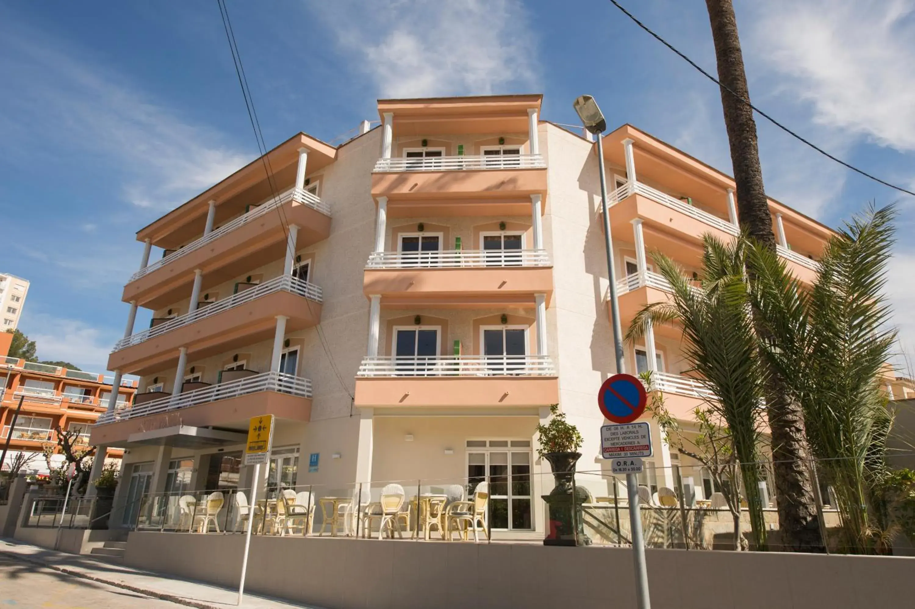 Facade/entrance, Property Building in Hotel Venecia