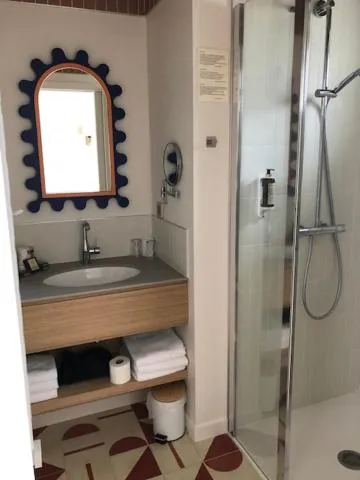 Shower in Family Golf Hotel