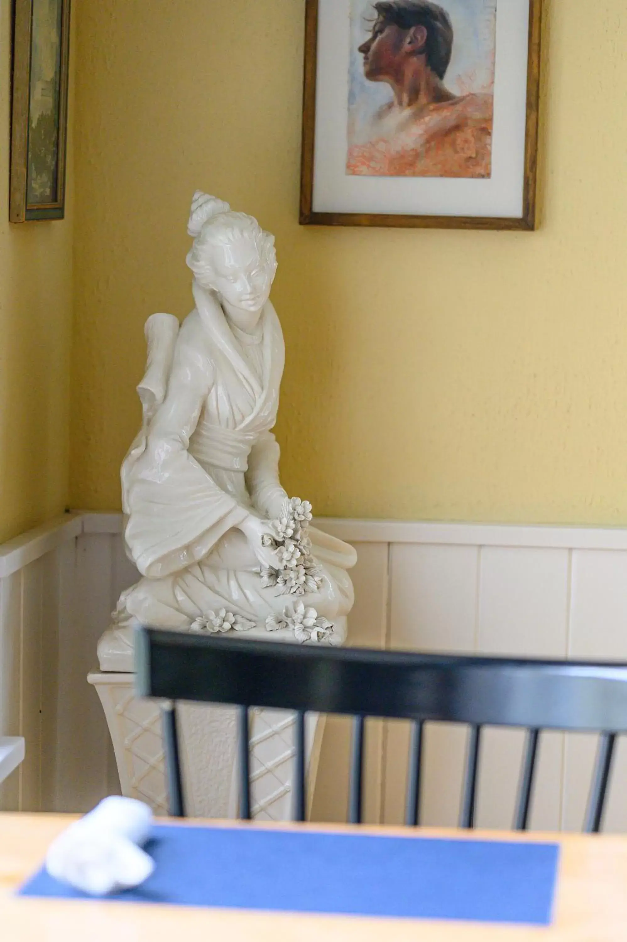 Decorative detail in Brass Lantern Inn