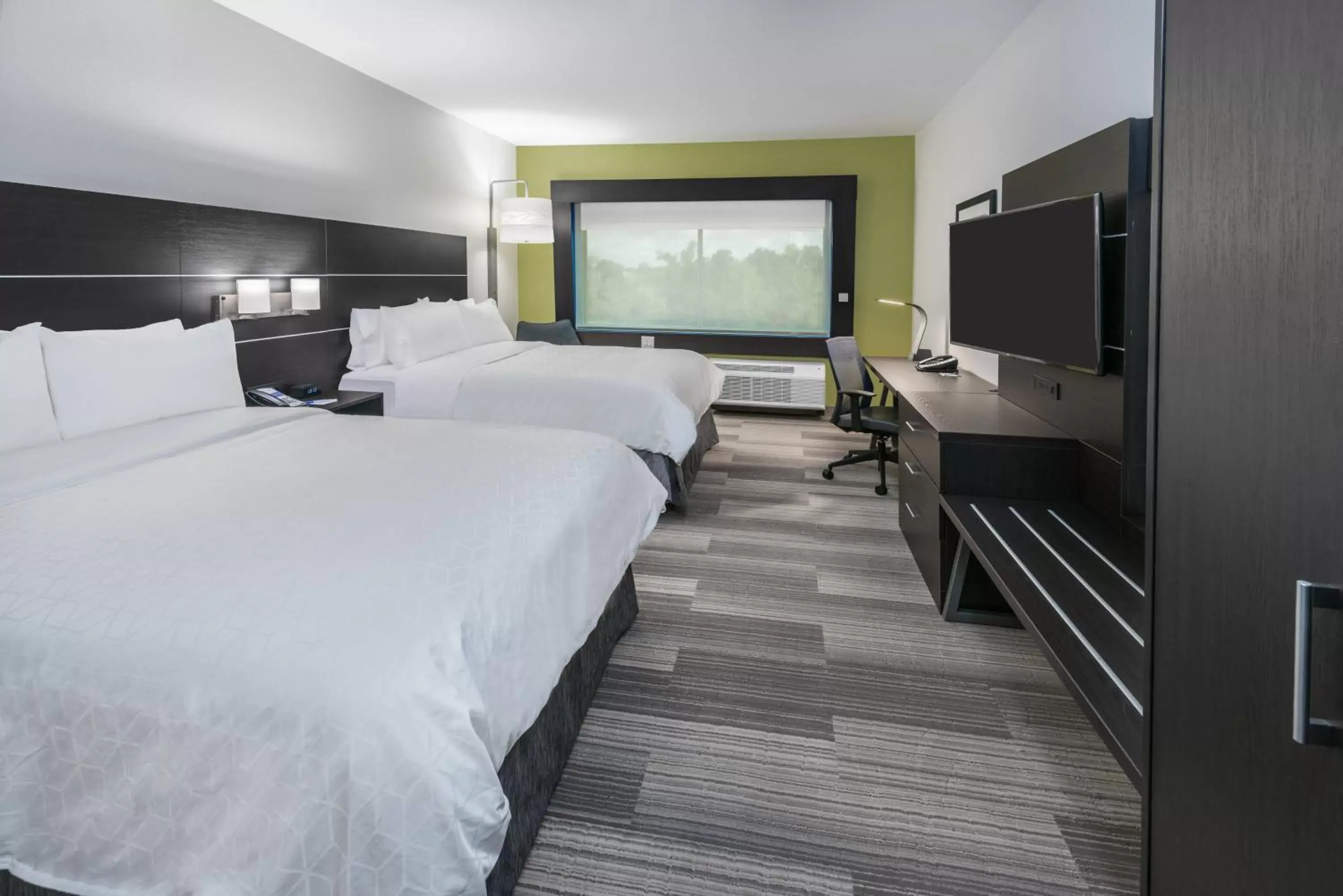 Photo of the whole room, Bed in Holiday Inn Express & Suites Bryan - College Station, an IHG Hotel