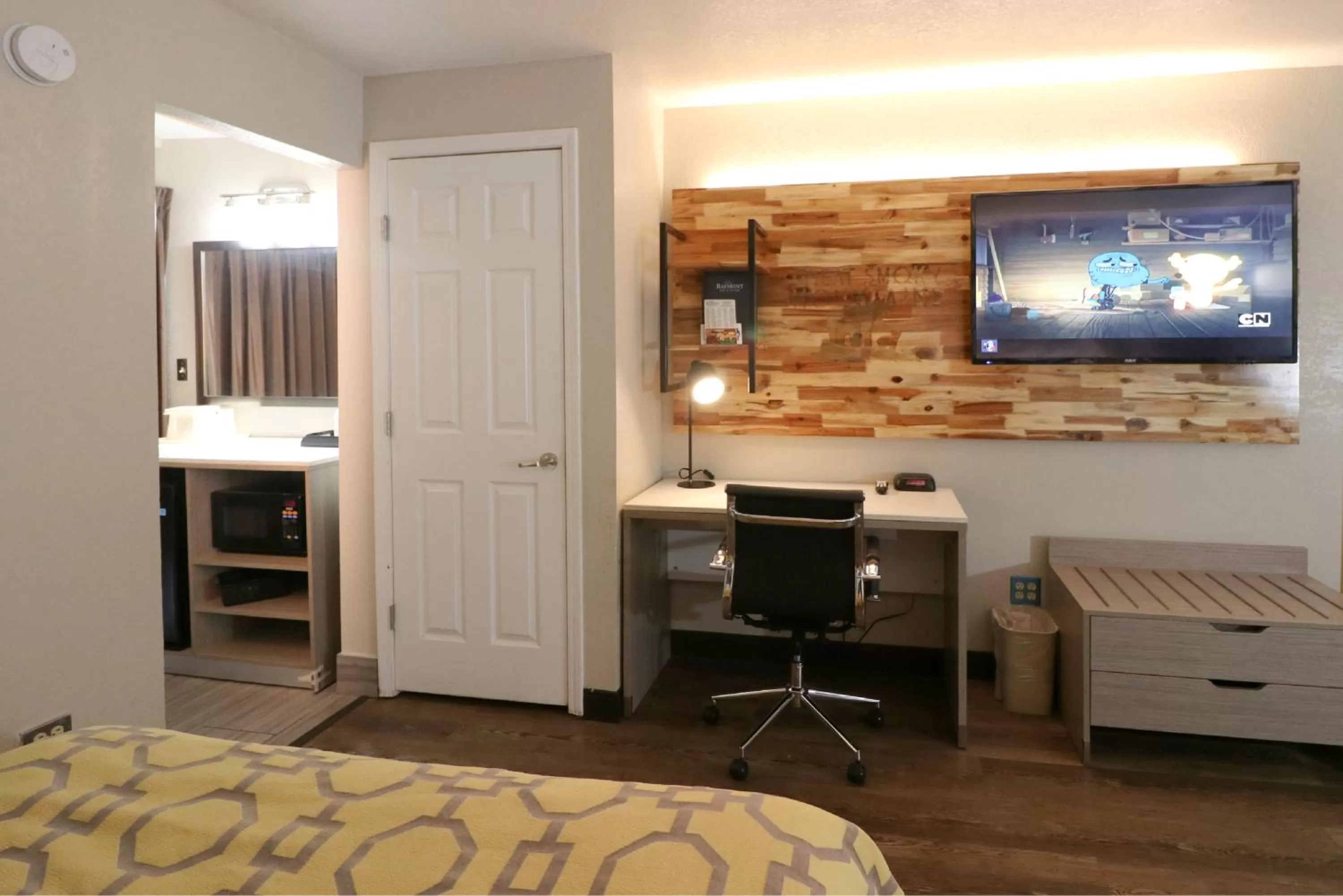 TV and multimedia, Bed in Baymont by Wyndham Gatlinburg On The River
