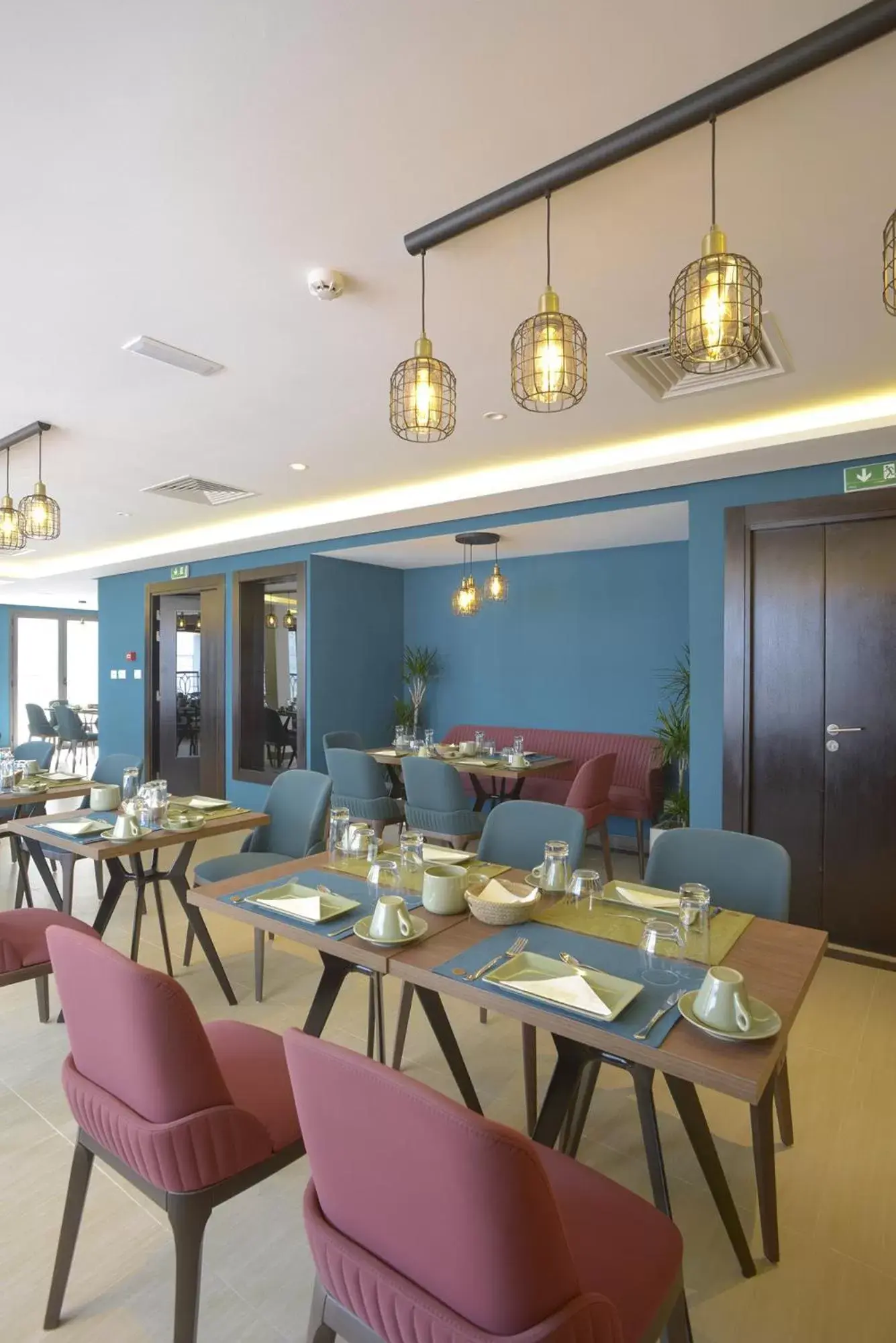 Restaurant/places to eat in MAIA HOTEL SUITES Restaurant/places to eat in MAIA HOTEL SUITES
