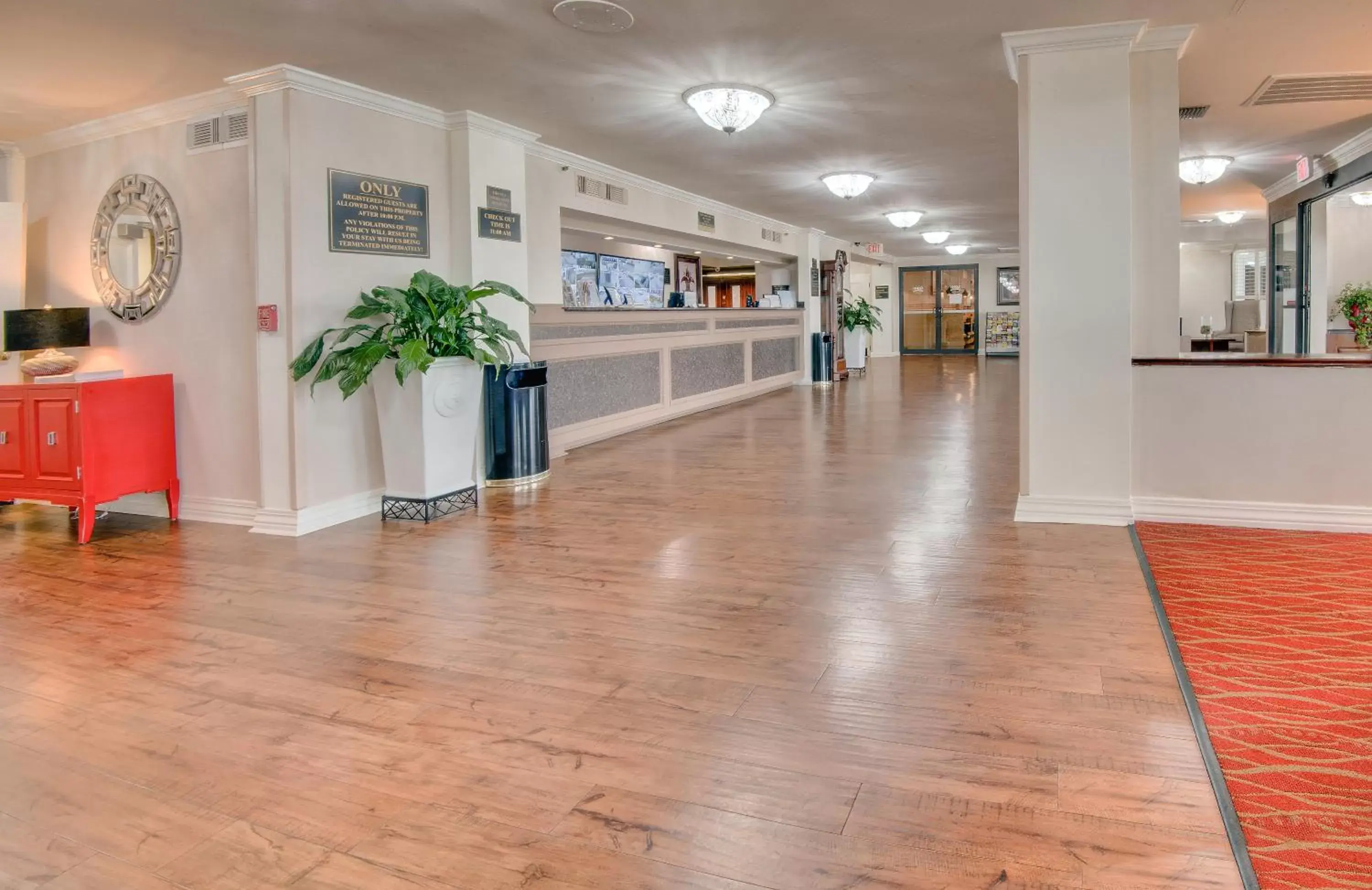 Lobby or reception in Ramada by Wyndham Metairie New Orleans Airport