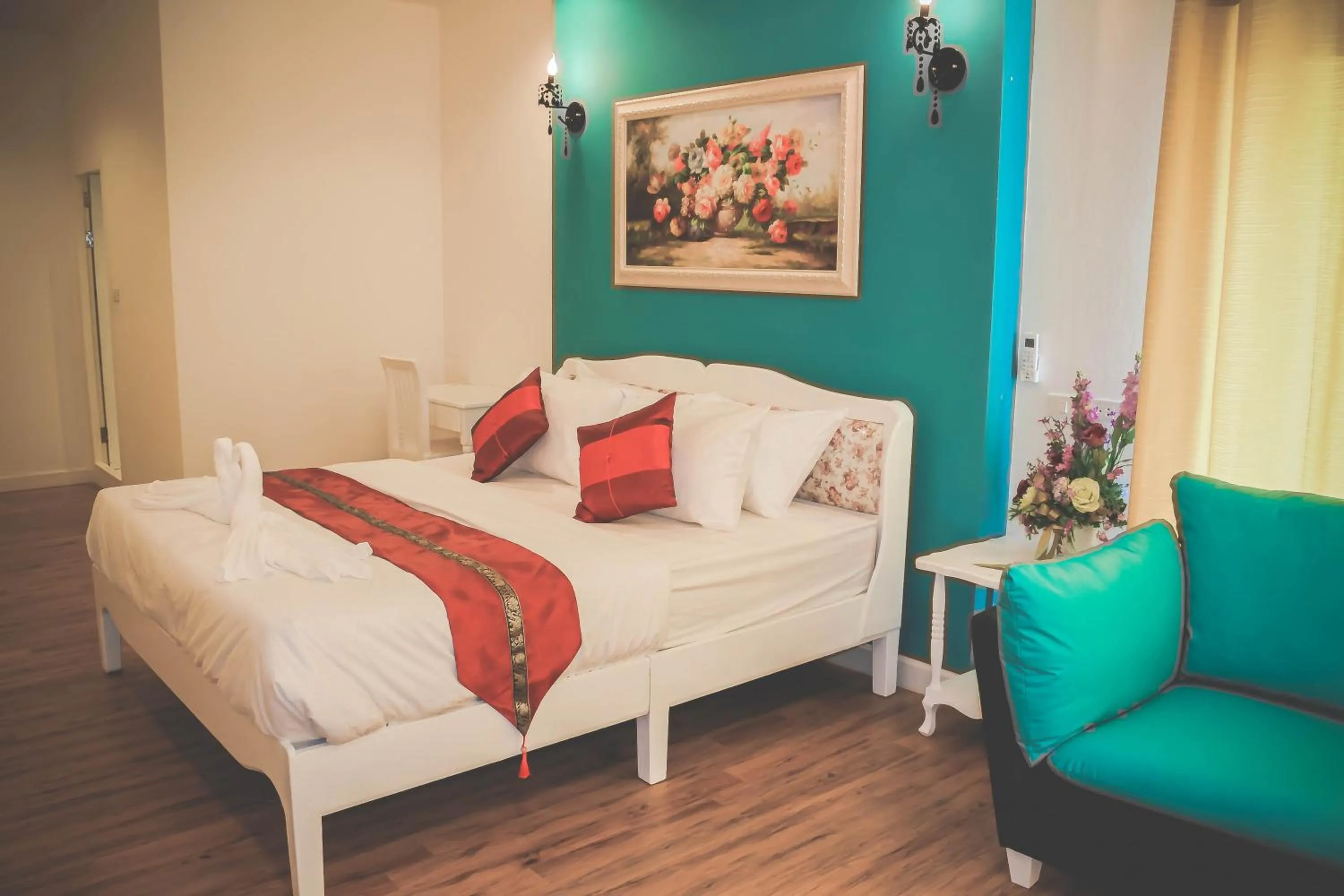 Photo of the whole room, Bed in Jasmine Chiangmai Boutique Hotel