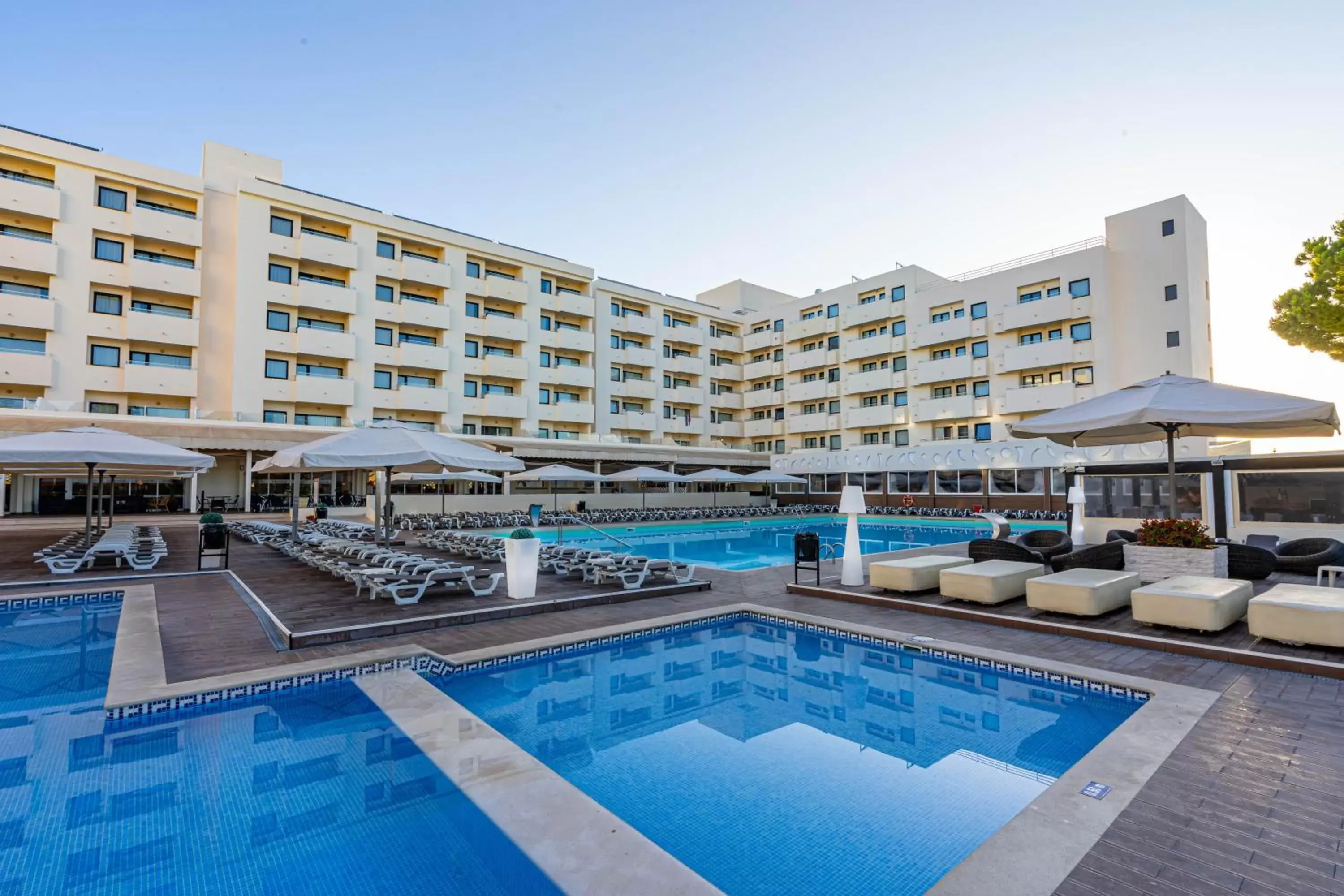 Swimming pool, Property Building in Albufeira Sol Hotel & Spa