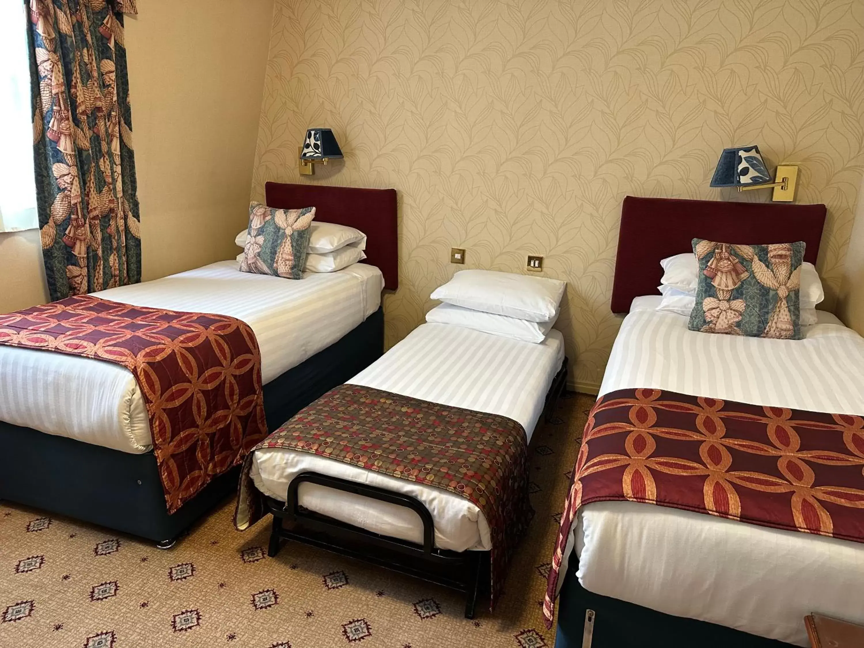 Bed in London Lodge Hotel